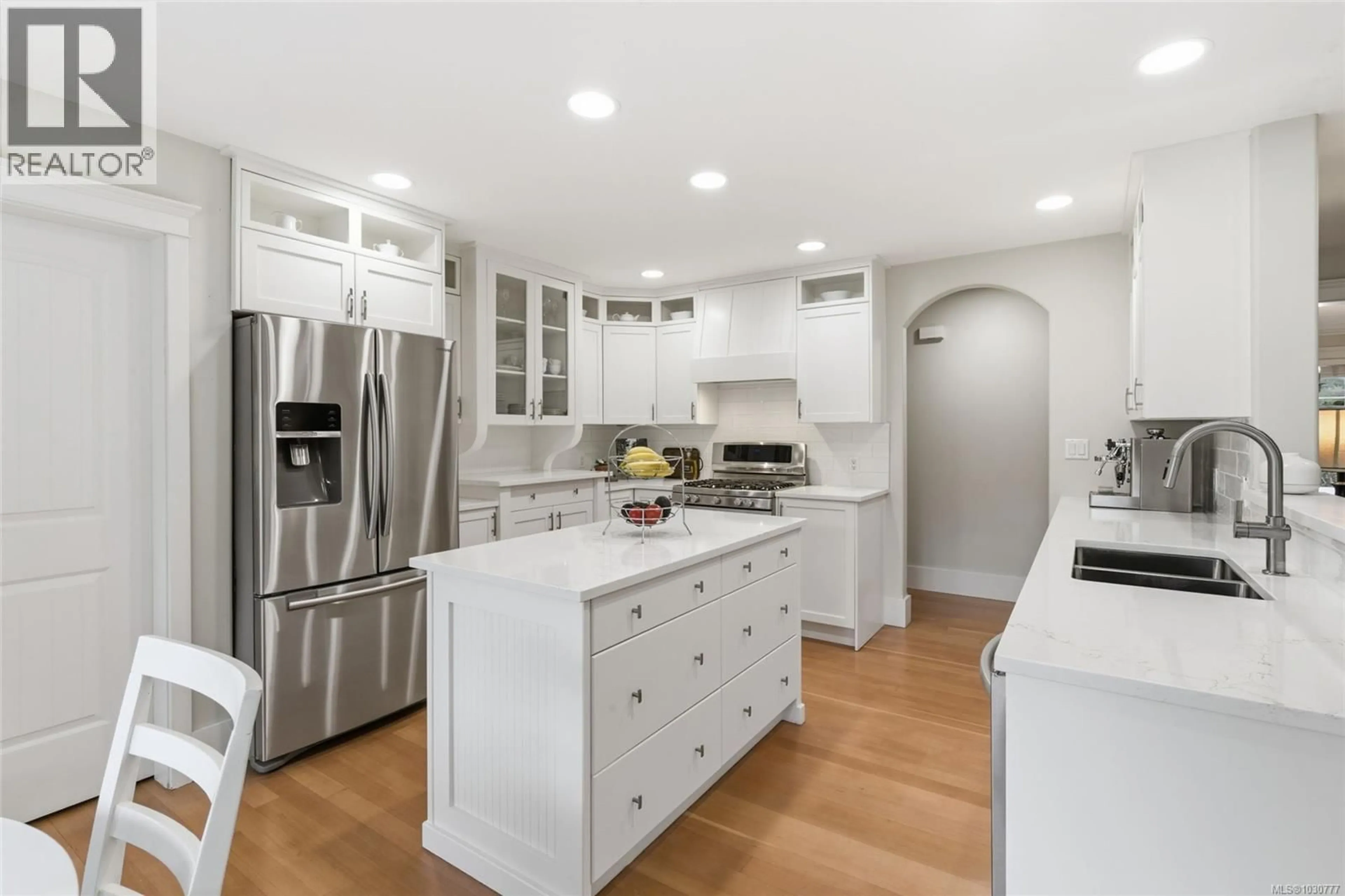 Open concept kitchen, ceramic/tile floor for 647 TEMPLE STREET, Parksville British Columbia V9P1B4