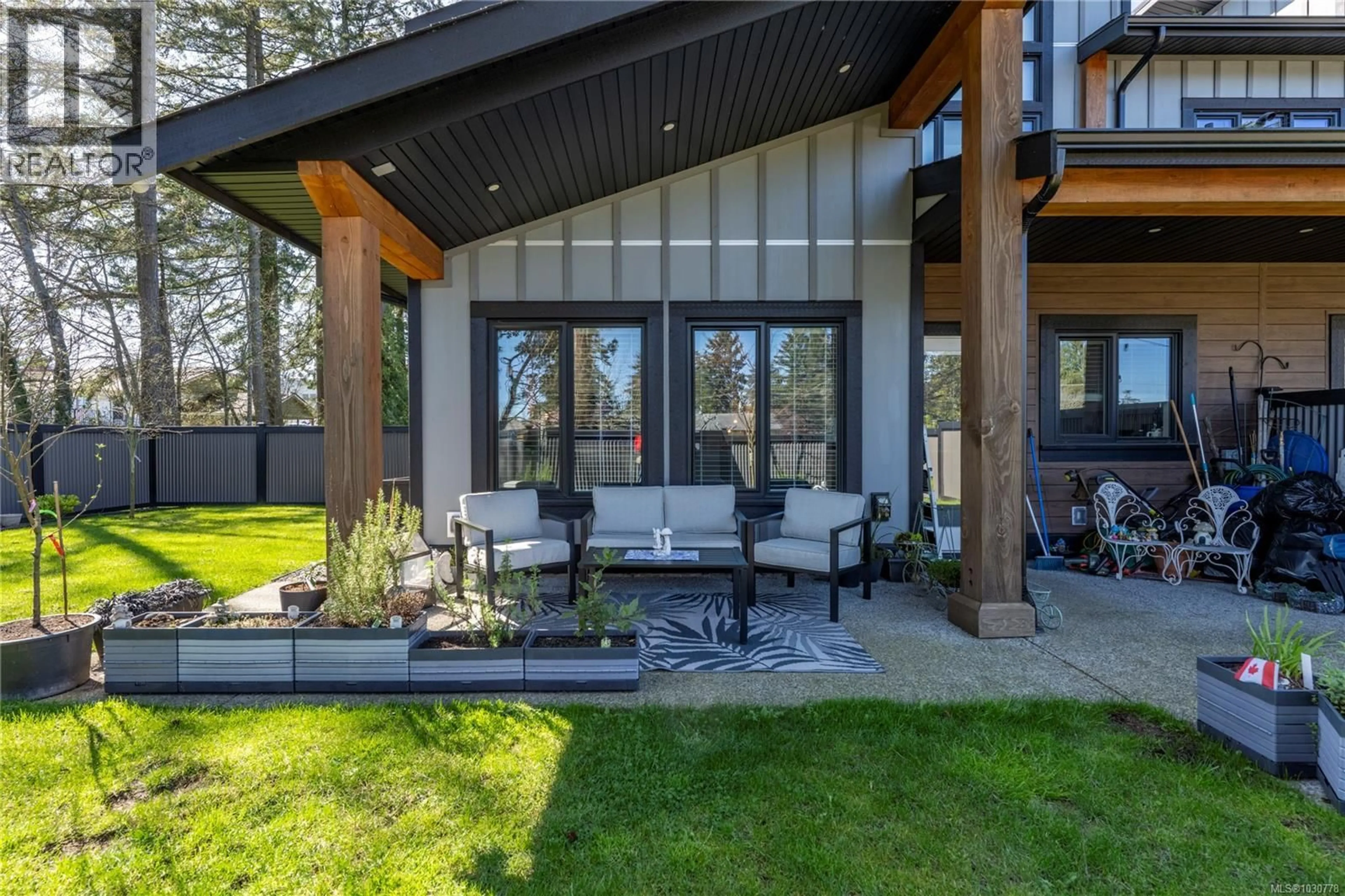 Patio, mountain view for 3152 MEXICANA ROAD, Nanaimo British Columbia V9T2W7