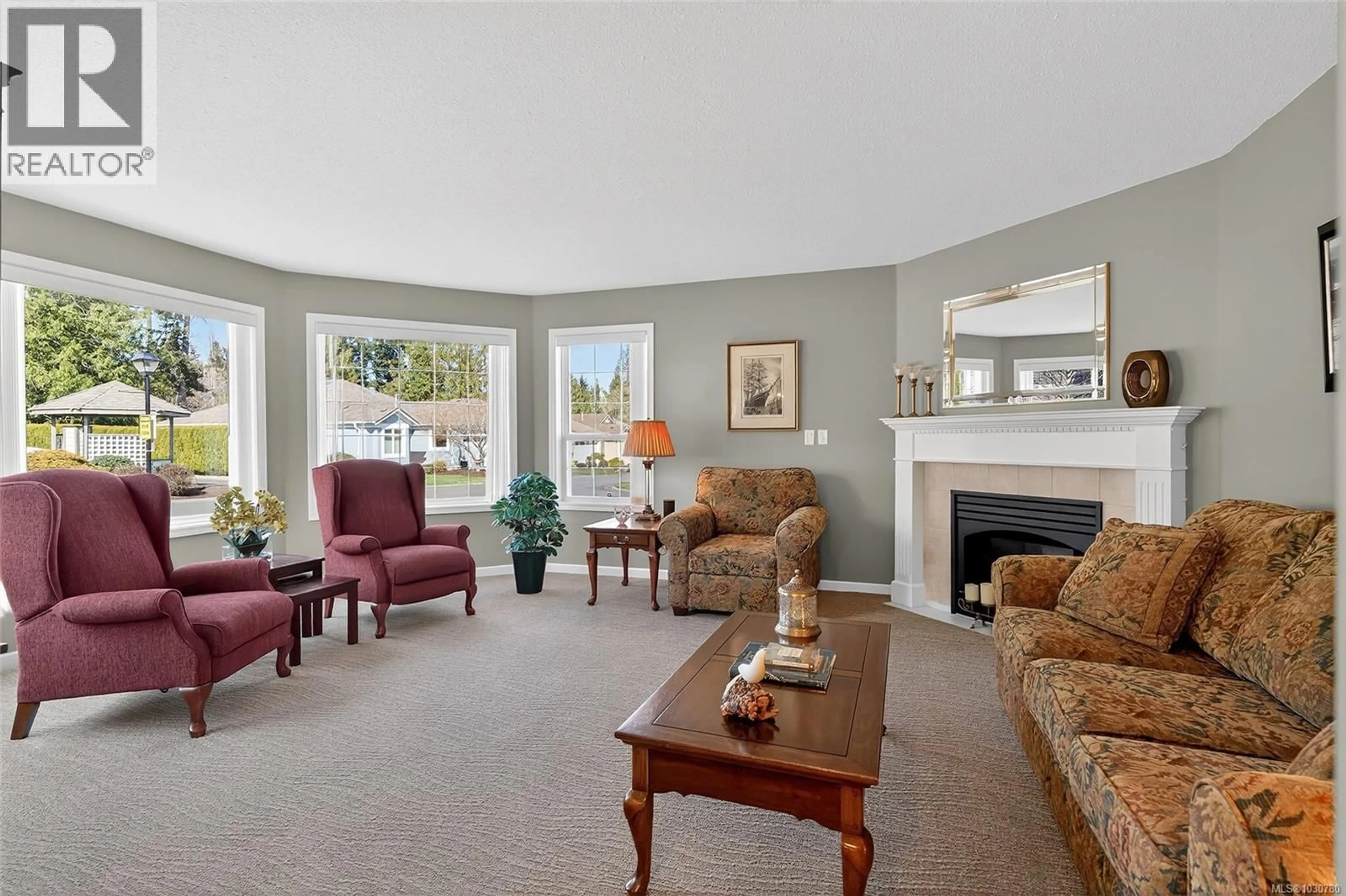 Living room with furniture, carpet floor for 617 WINDWARD WAY, Qualicum Beach British Columbia V9K2K4