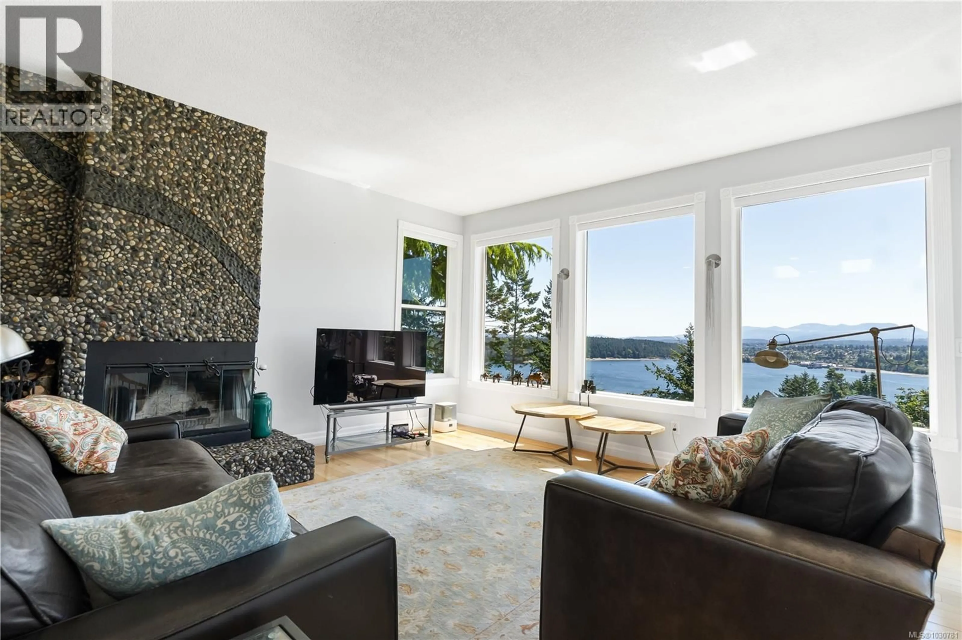 Living room with furniture, unknown for 570 CUMBERLAND PLACE, Nanaimo British Columbia V9T4S5