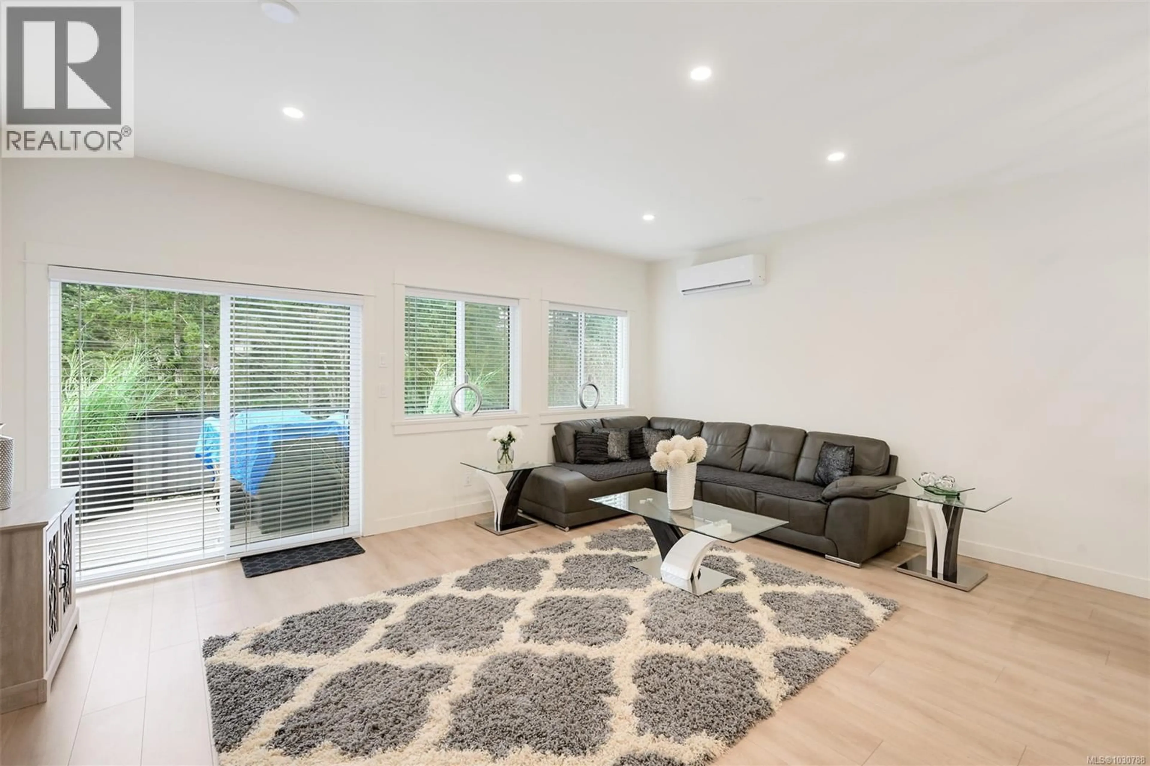 Living room with furniture, unknown for 813 TOMACK LOOP, Langford British Columbia V9C0R3