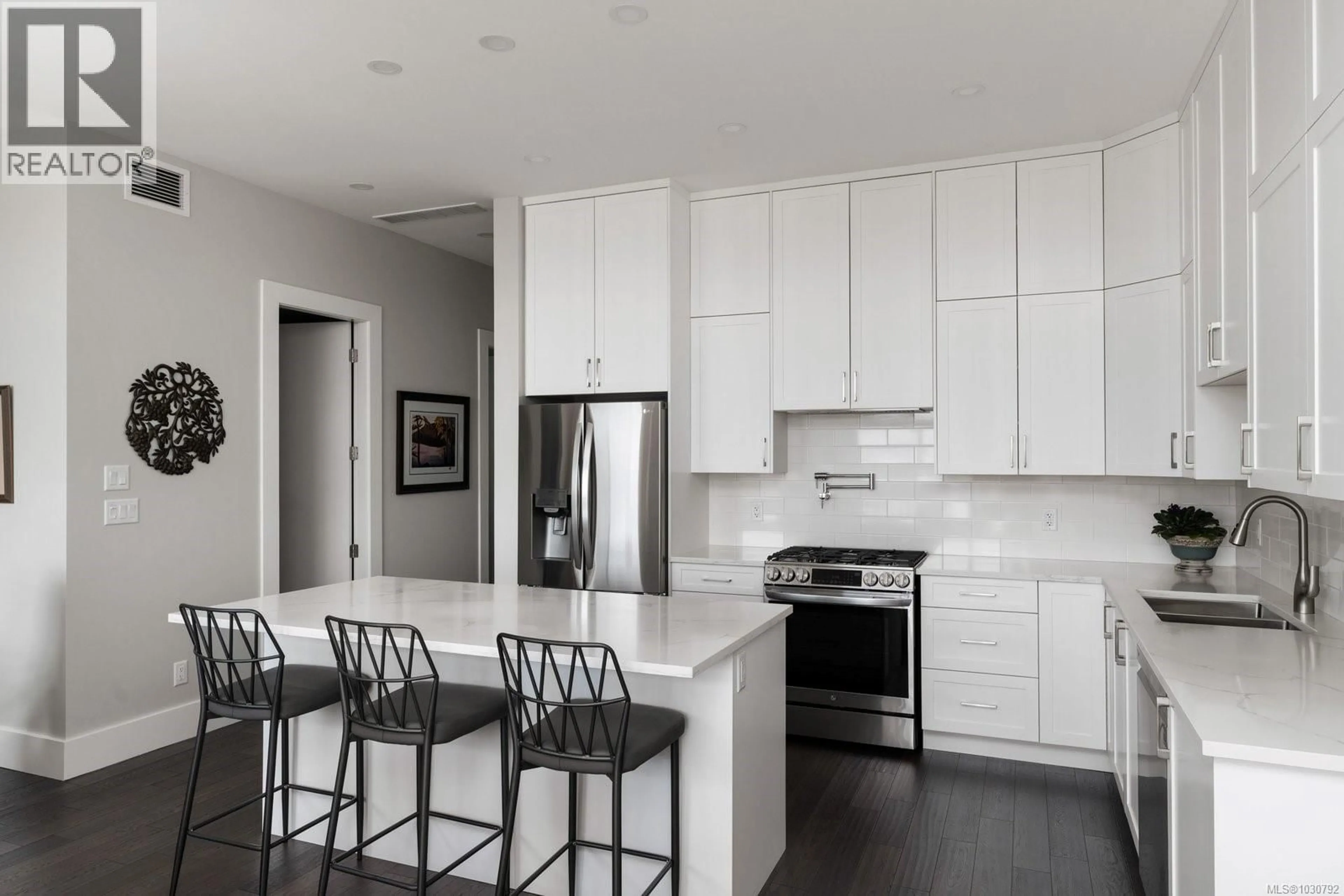 Contemporary kitchen, unknown for 3412 CALDERA COURT, Langford British Columbia V9B6Z8