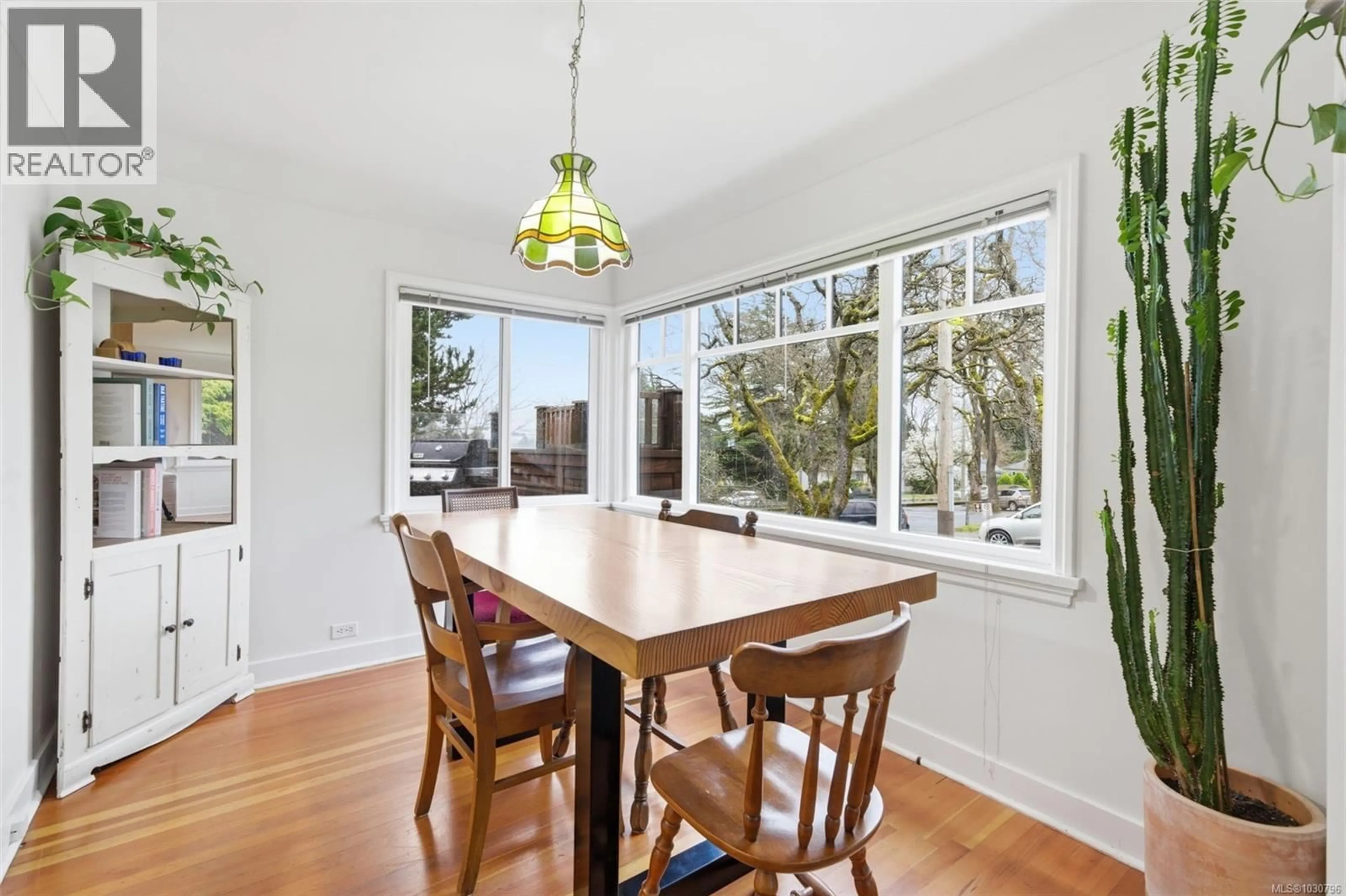 Dining room, wood/laminate floor for 1122 OLD ESQUIMALT ROAD, Esquimalt British Columbia V9A4X5