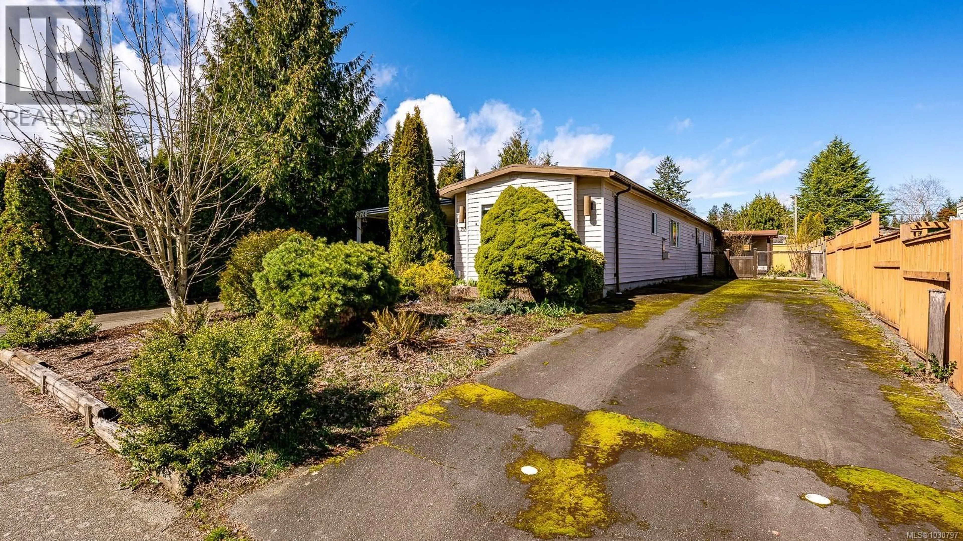 A pic from outside/outdoor area/front of a property/back of a property/a pic from drone, street for 2074 6TH STREET EAST, Courtenay British Columbia V9N7L8