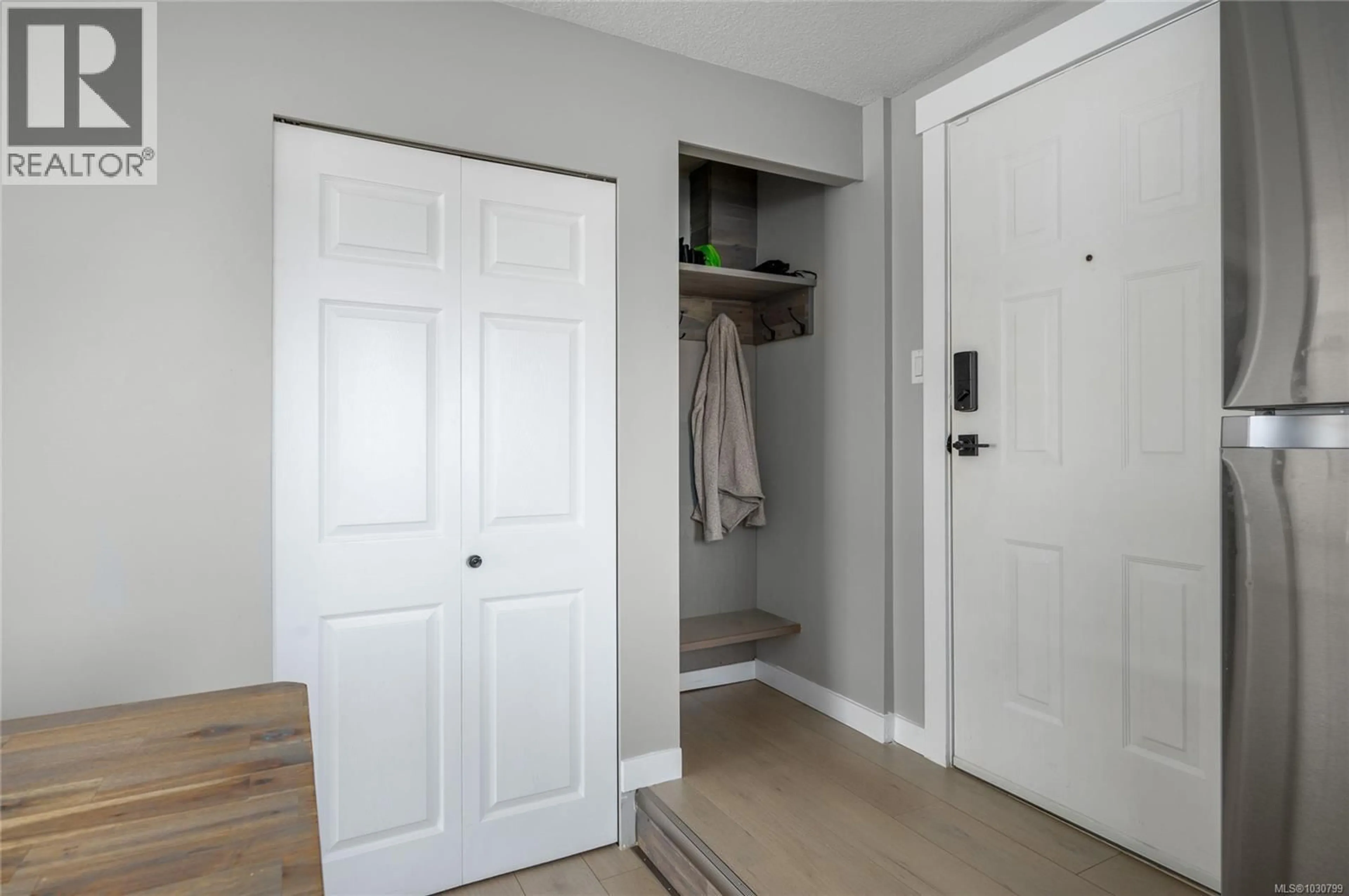 Indoor entryway for 6 - 211 SECOND AVENUE WEST, Qualicum Beach British Columbia V9K1L3