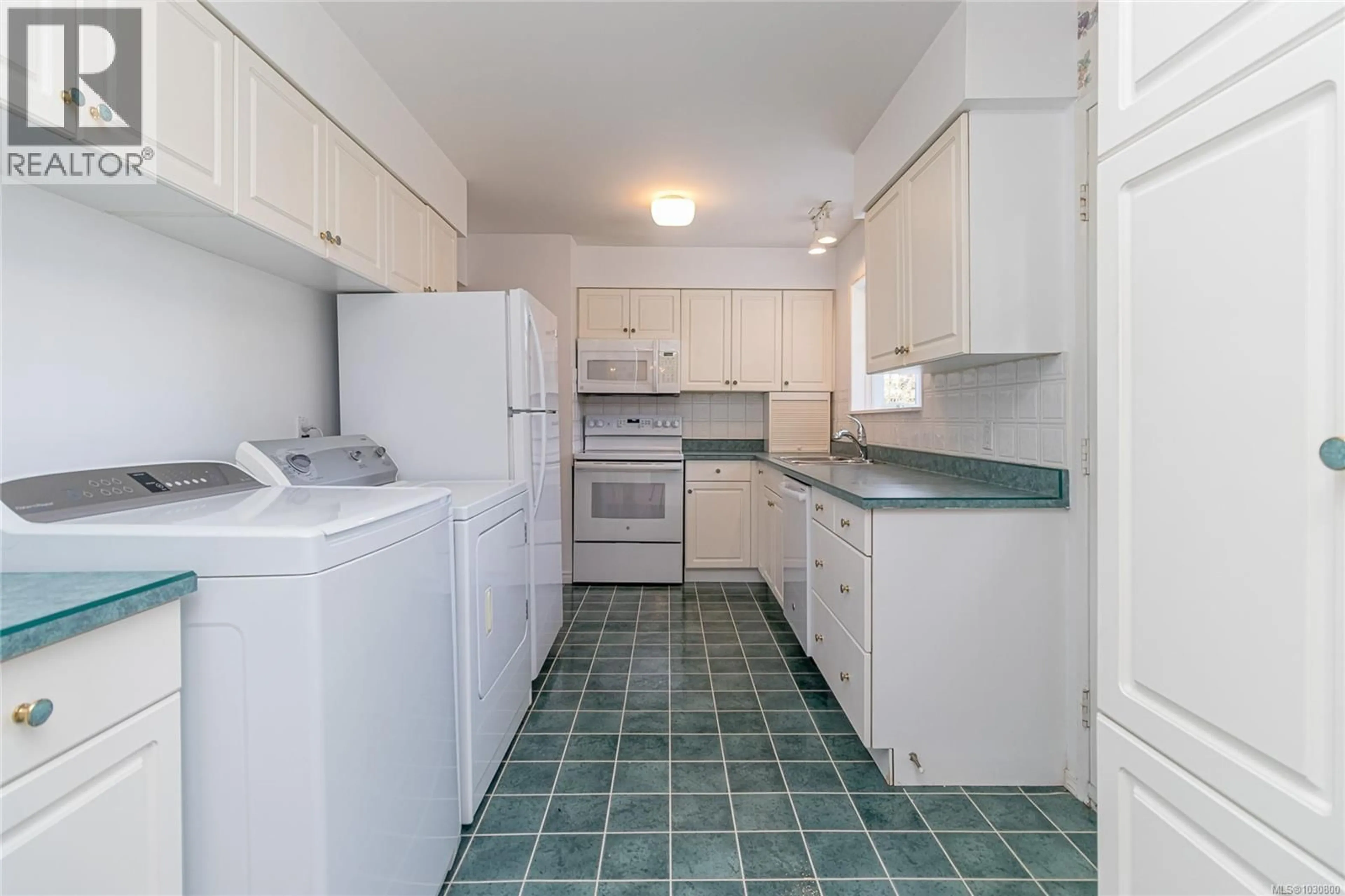 Standard kitchen, unknown for 1655 GLEN ROAD, Cowichan Bay British Columbia V0R1N1