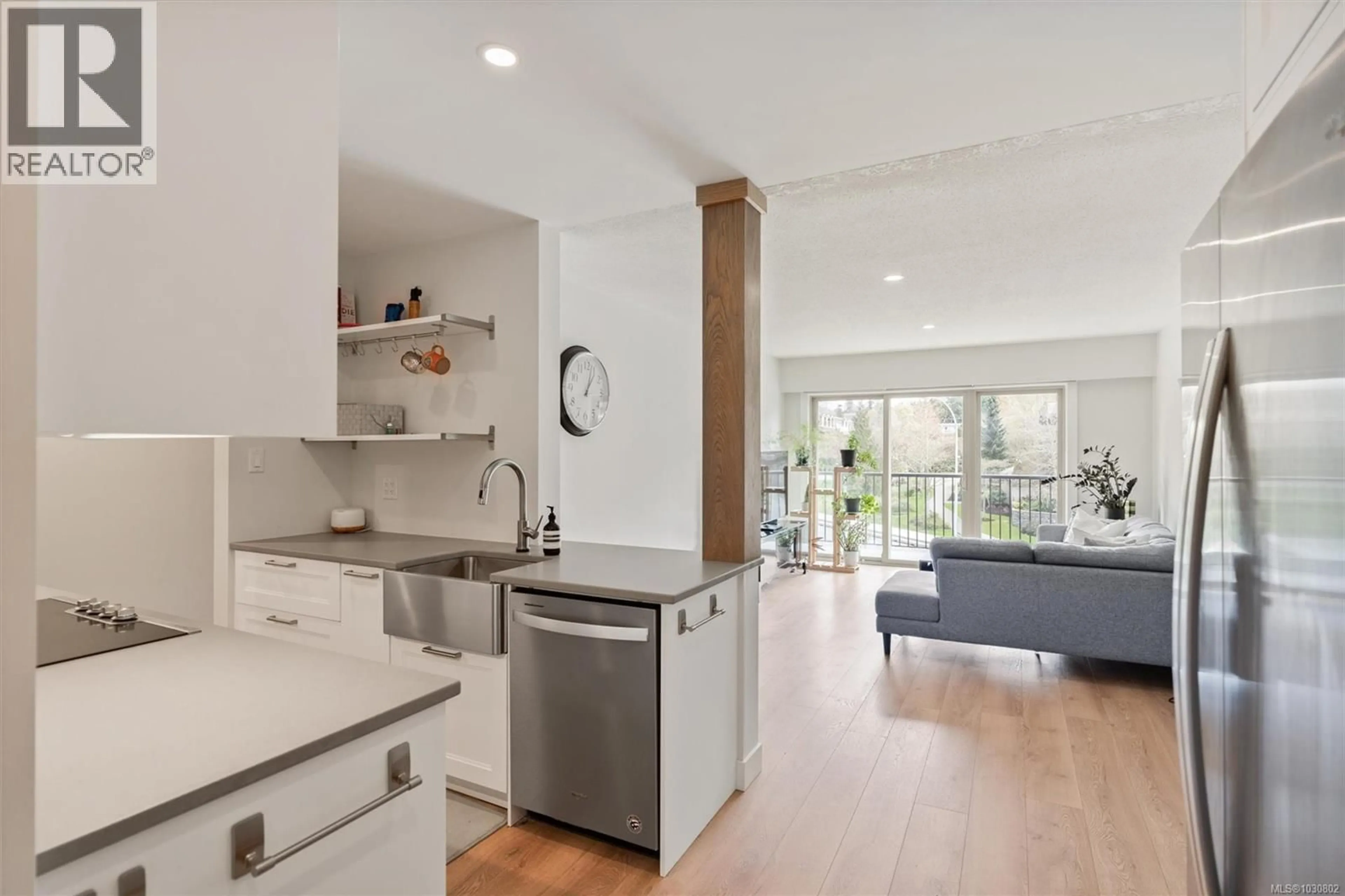 Open concept kitchen, unknown for 301 - 1680 POPLAR AVENUE, Saanich British Columbia V8P4K7