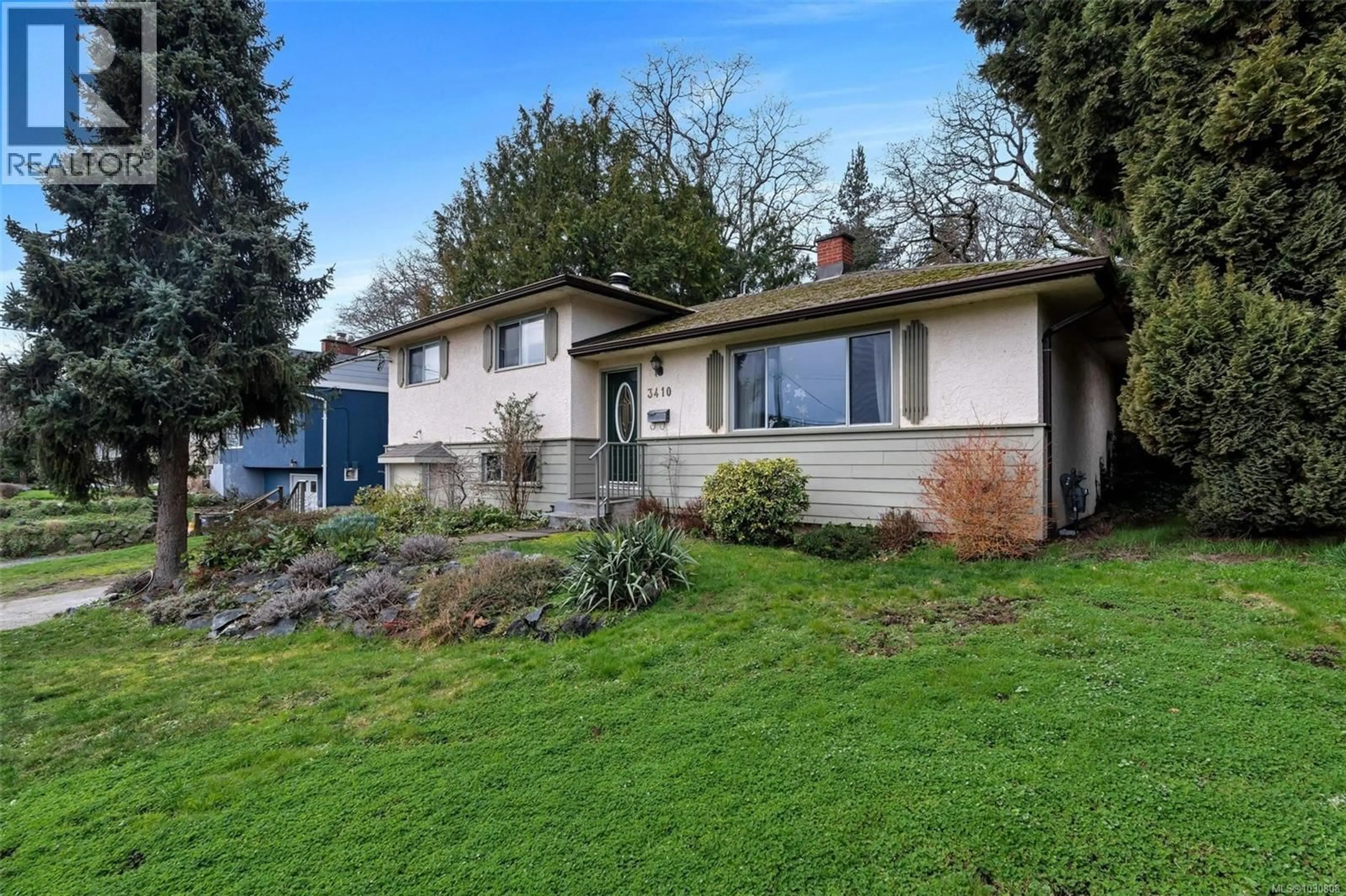 A pic from outside/outdoor area/front of a property/back of a property/a pic from drone, street for 3410 BROWNING STREET, Saanich British Columbia V8P4E1