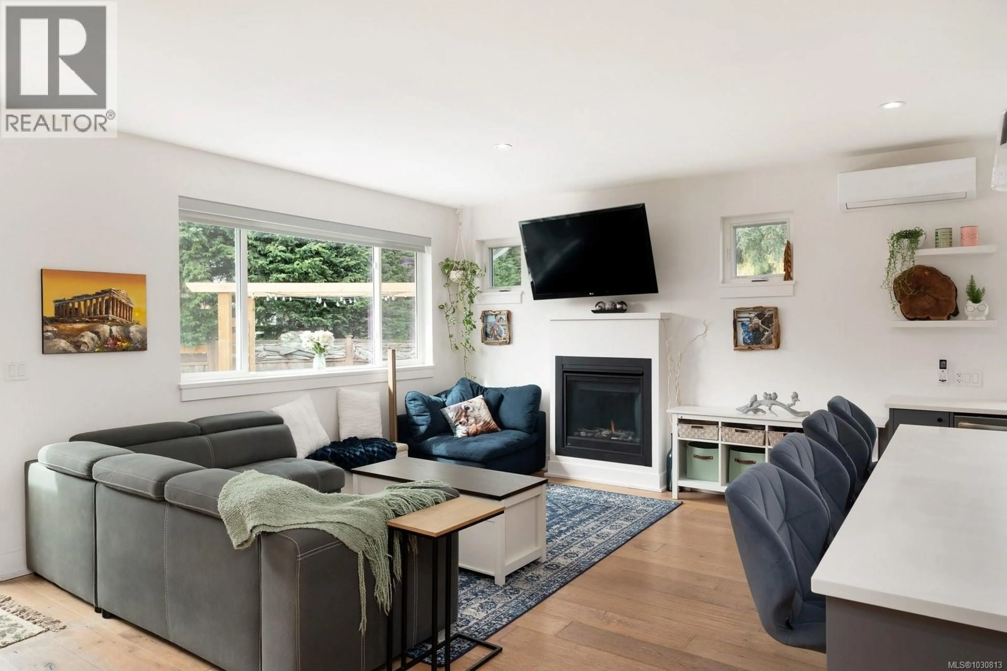 Living room with furniture, unknown for 2101 WEILER AVENUE WEST, Sidney British Columbia V8L1R3