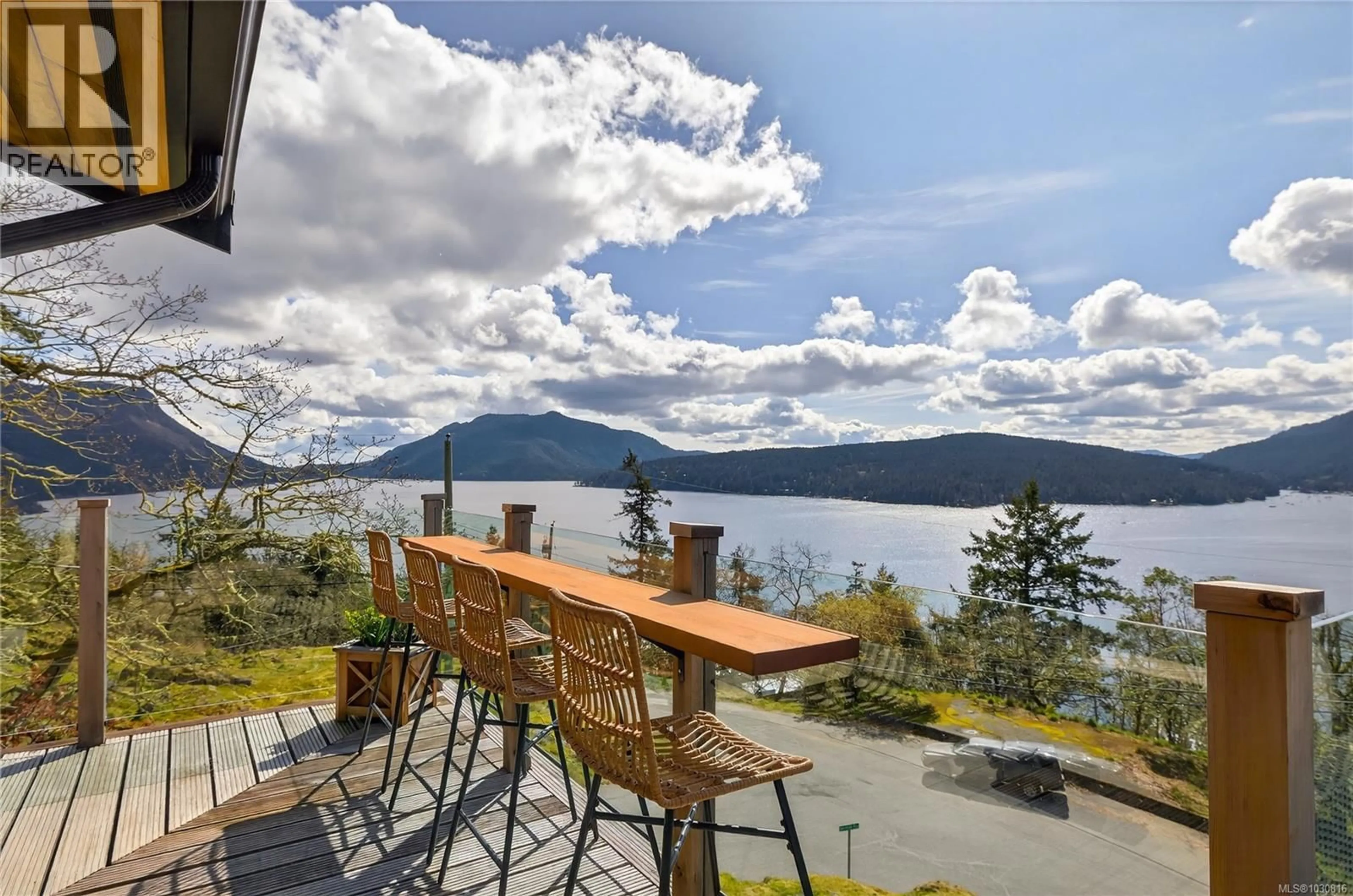 Patio, water/lake/river/ocean view for 543 BAYVIEW PLACE, Duncan British Columbia V9L5X7