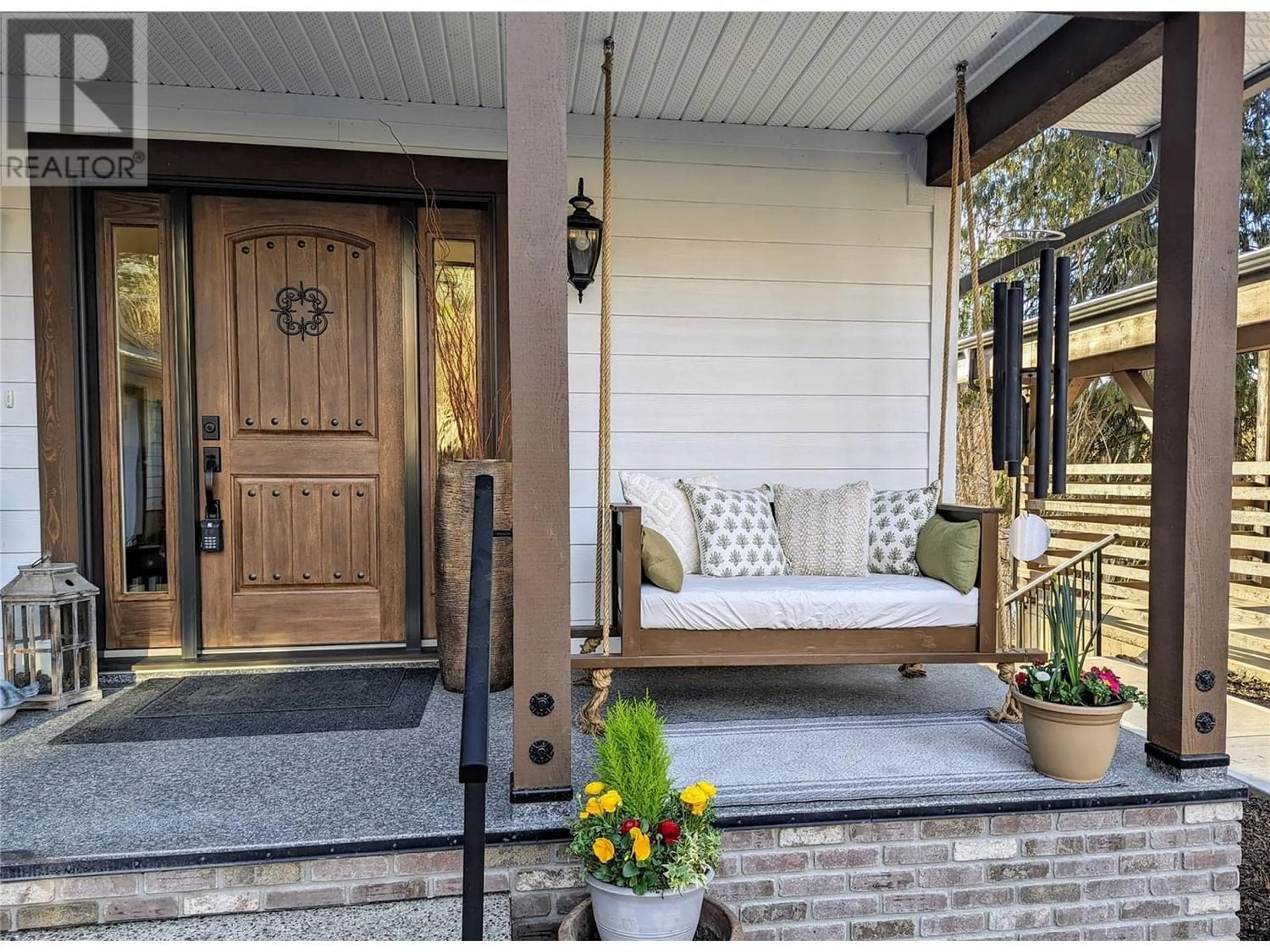 Indoor entryway for 4930 70 Avenue NE, Canoe British Columbia V0E1K0