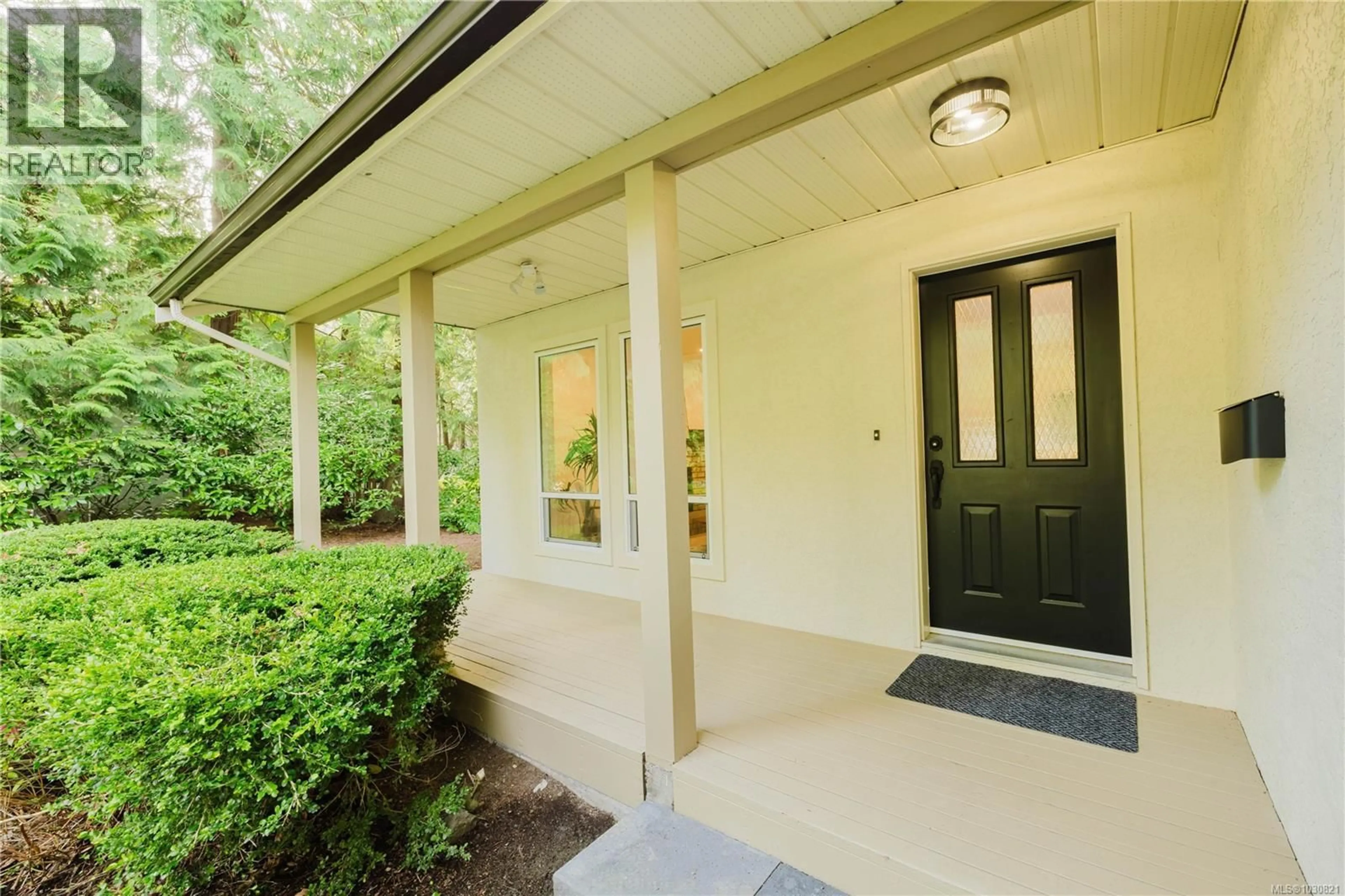 Indoor entryway for 5180 RUTLI MEADOWS PLACE, Saanich British Columbia V8Y1X6