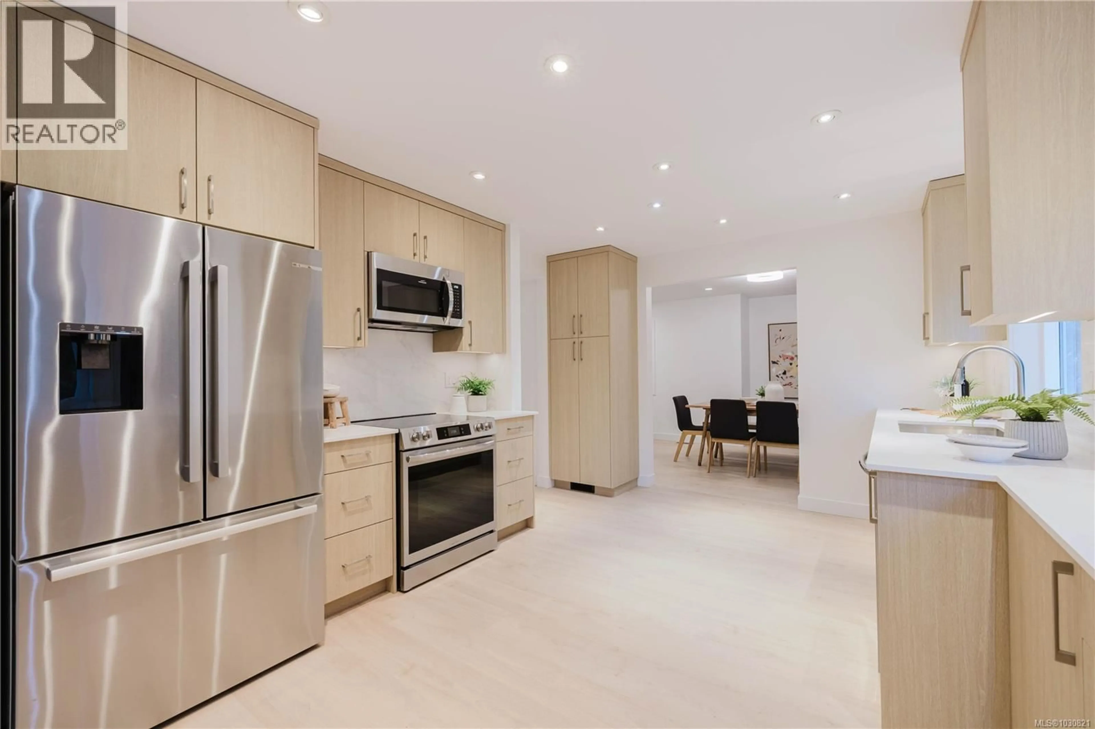 Open concept kitchen, ceramic/tile floor for 5180 RUTLI MEADOWS PLACE, Saanich British Columbia V8Y1X6