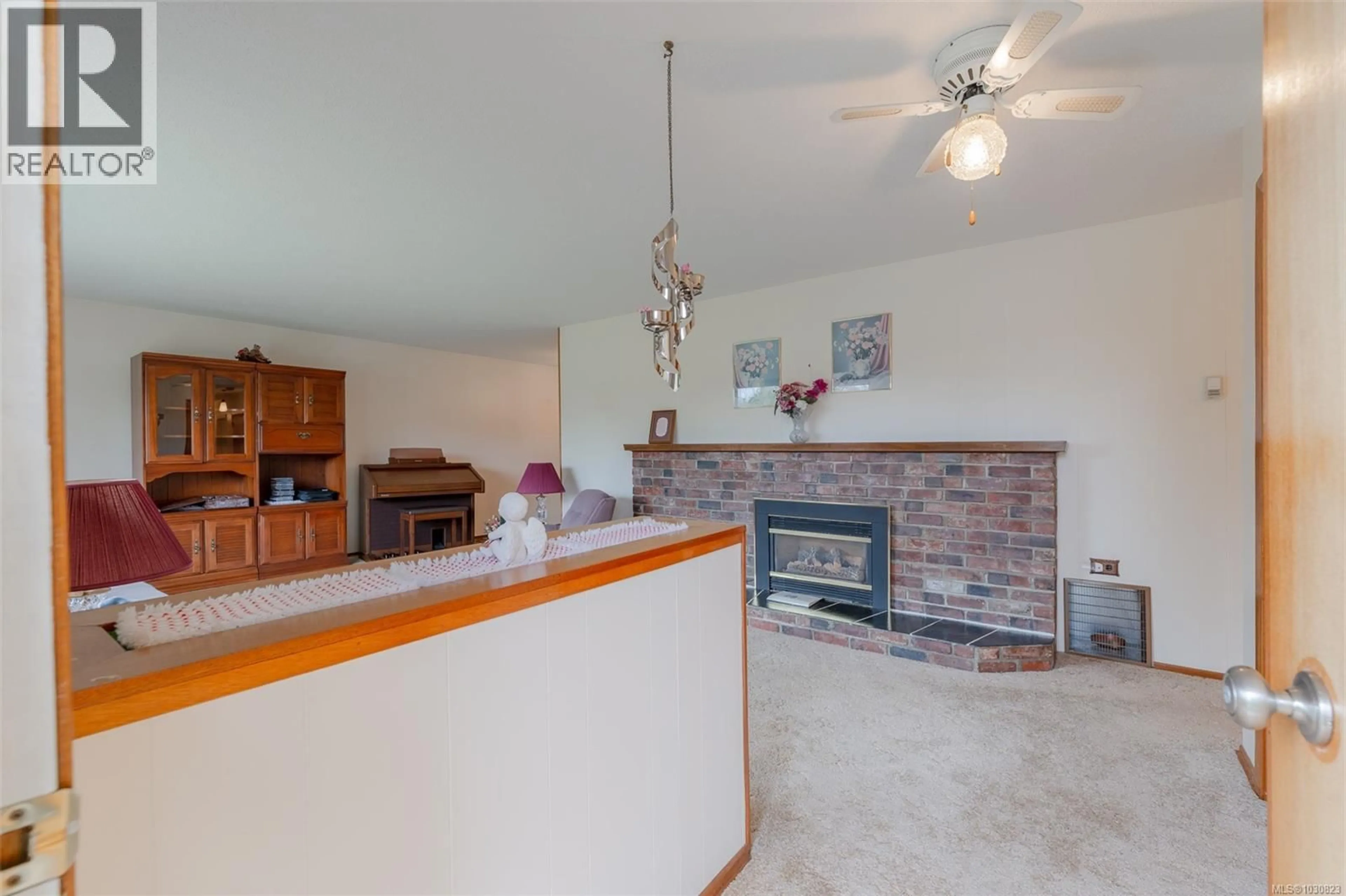 Living room with furniture, unknown for 5136 GOLDEN STREET, Port Alberni British Columbia V9Y7J2