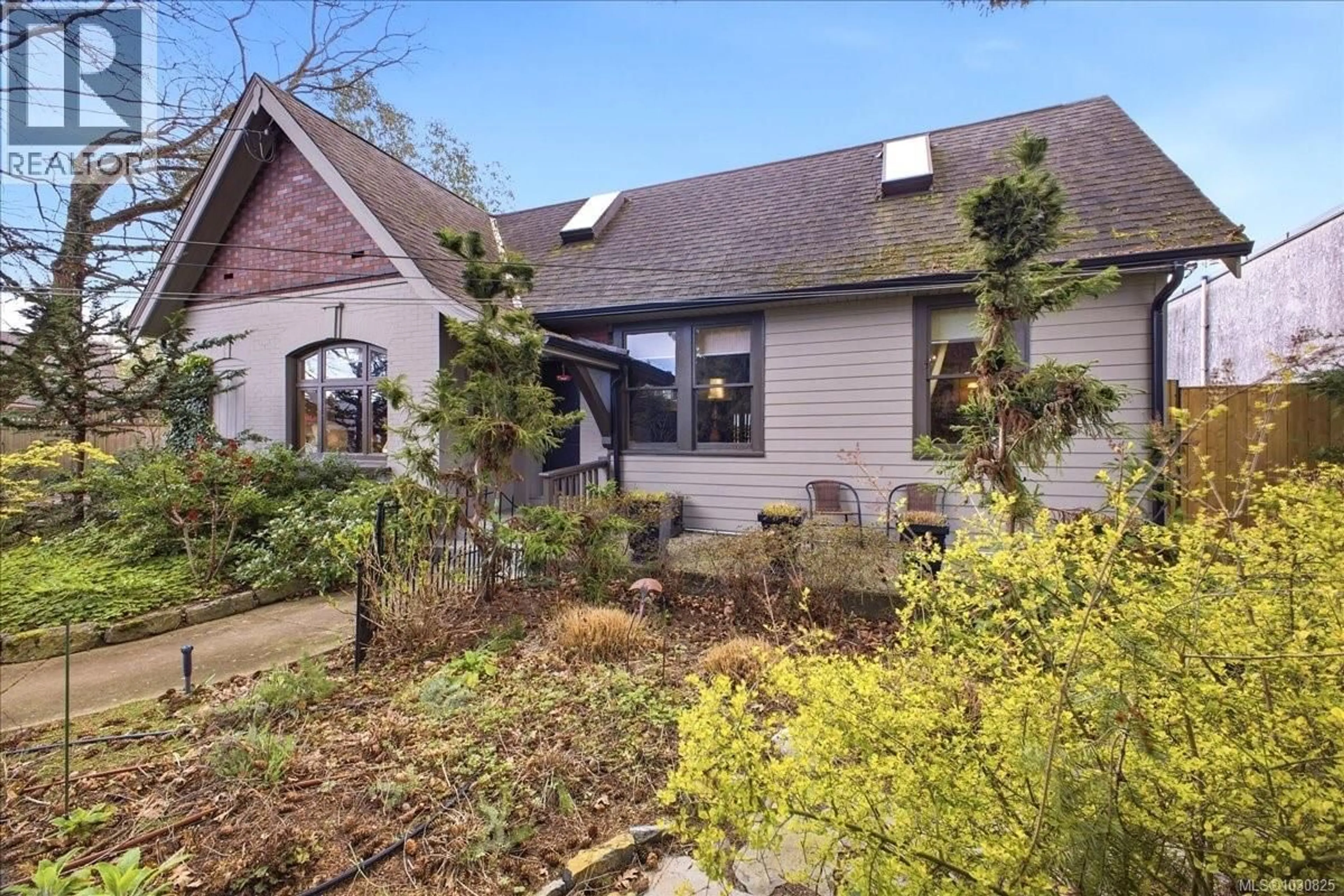 A pic from outside/outdoor area/front of a property/back of a property/a pic from drone, street for 145 PRIDEAUX STREET, Nanaimo British Columbia V9R2M8