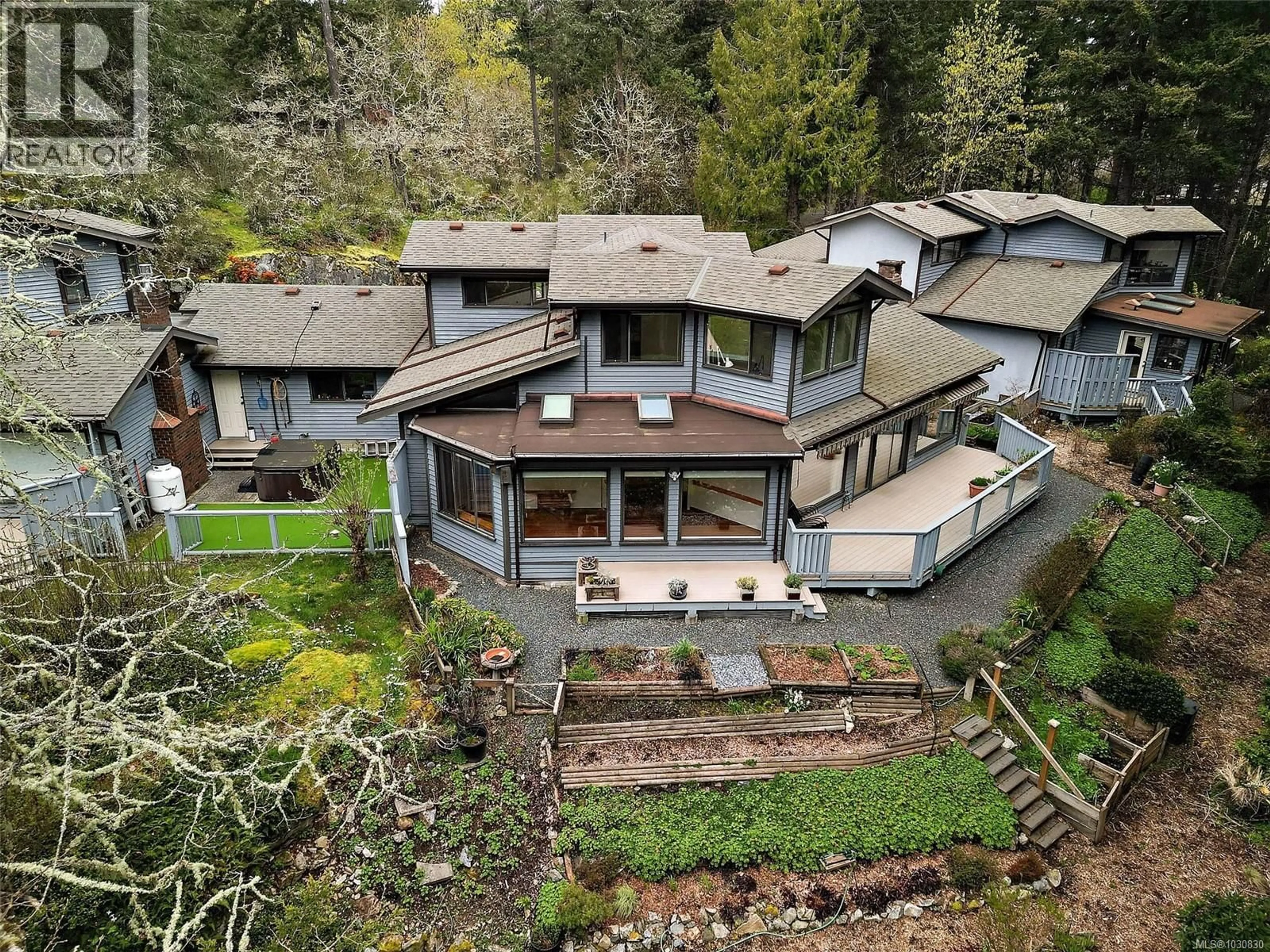 A pic from outside/outdoor area/front of a property/back of a property/a pic from drone, unknown for 17 - 1255 WAIN ROAD, North Saanich British Columbia V8L4R4