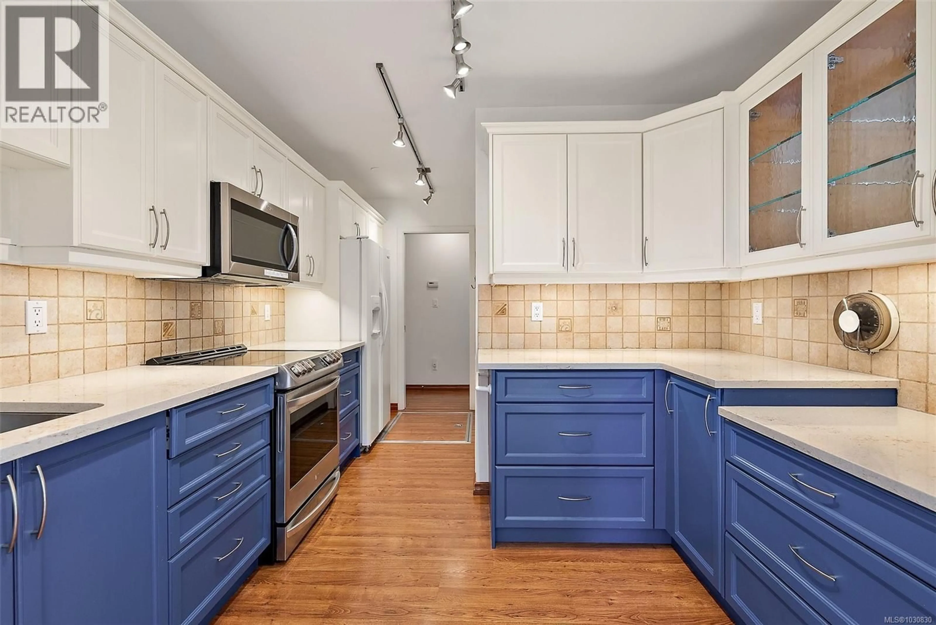 Open concept kitchen, ceramic/tile floor for 17 - 1255 WAIN ROAD, North Saanich British Columbia V8L4R4