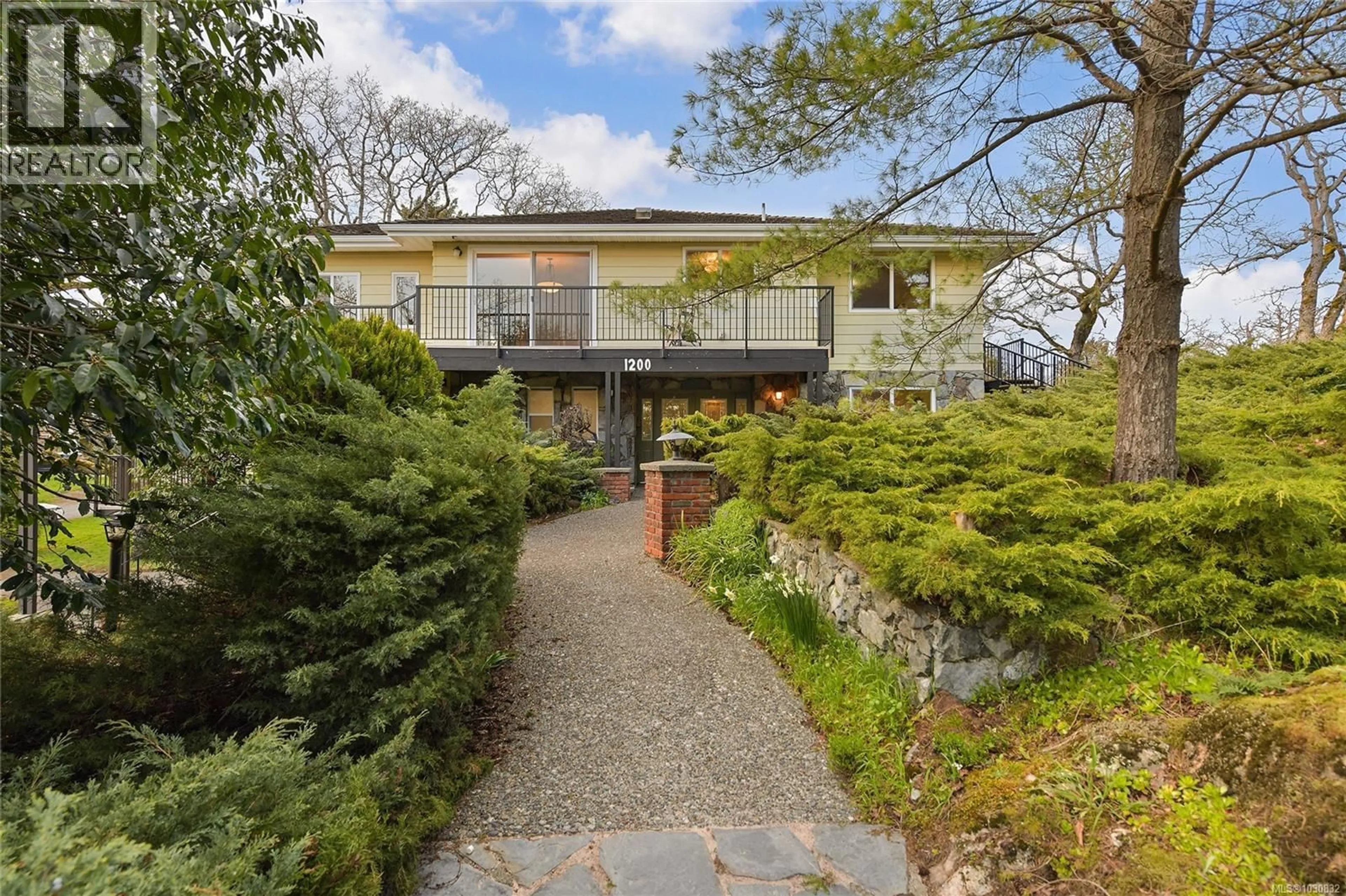 Unknown for 1200 TOLMIE AVENUE, Saanich British Columbia V8X2H9