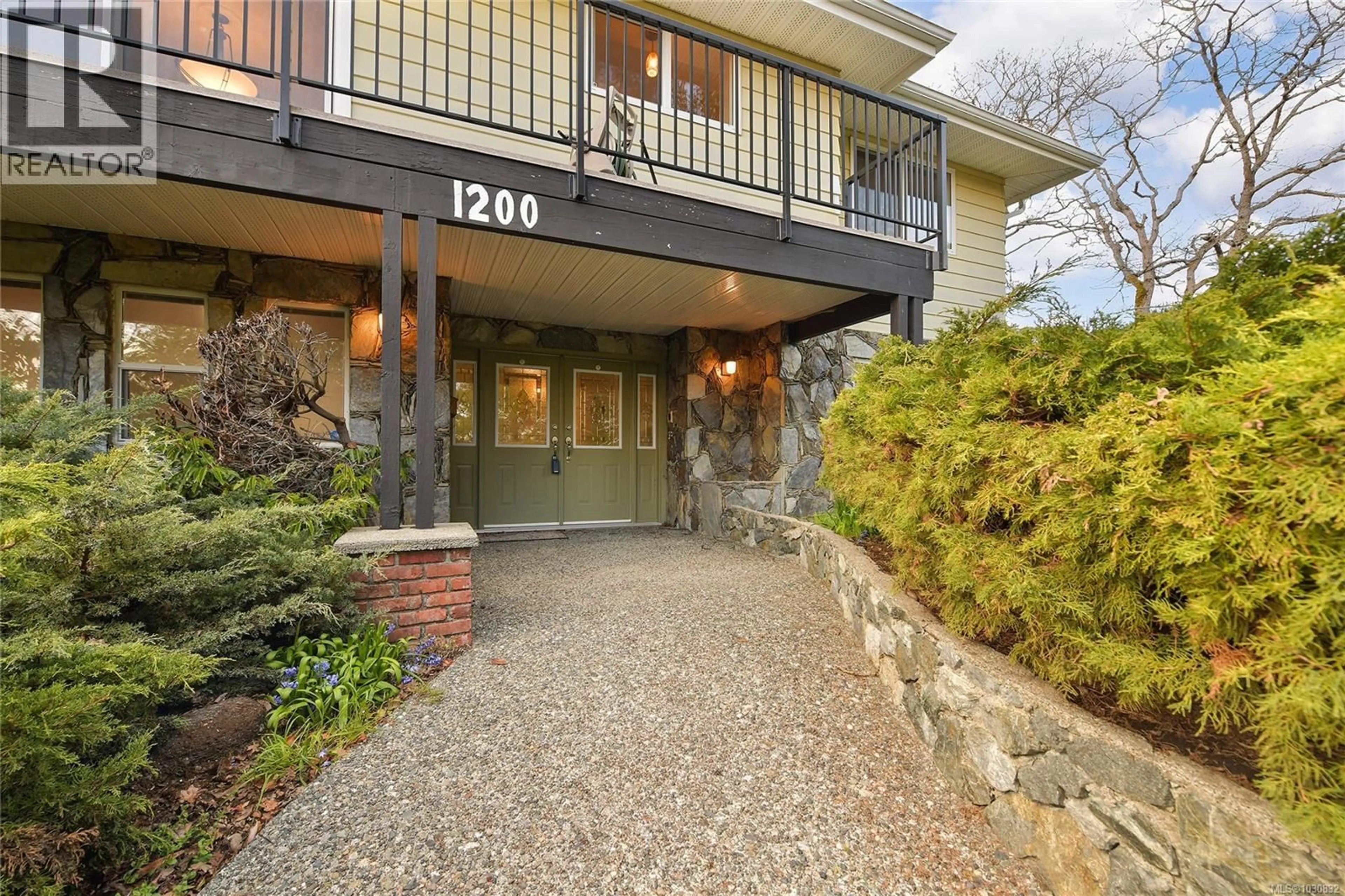 Patio, unknown for 1200 TOLMIE AVENUE, Saanich British Columbia V8X2H9