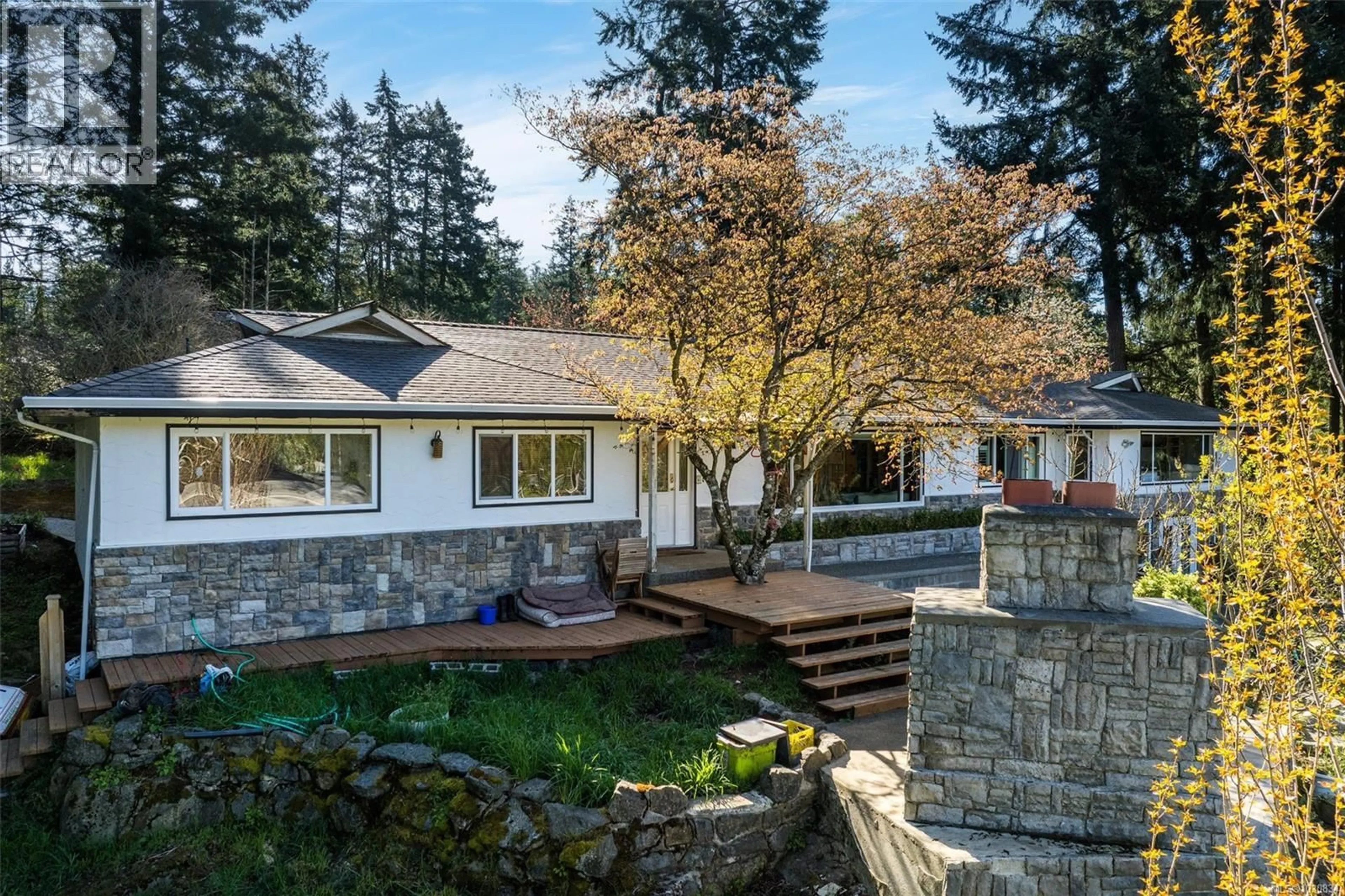 A pic from outside/outdoor area/front of a property/back of a property/a pic from drone, unknown for 946 KLAHANIE DRIVE, Langford British Columbia V9C3X2
