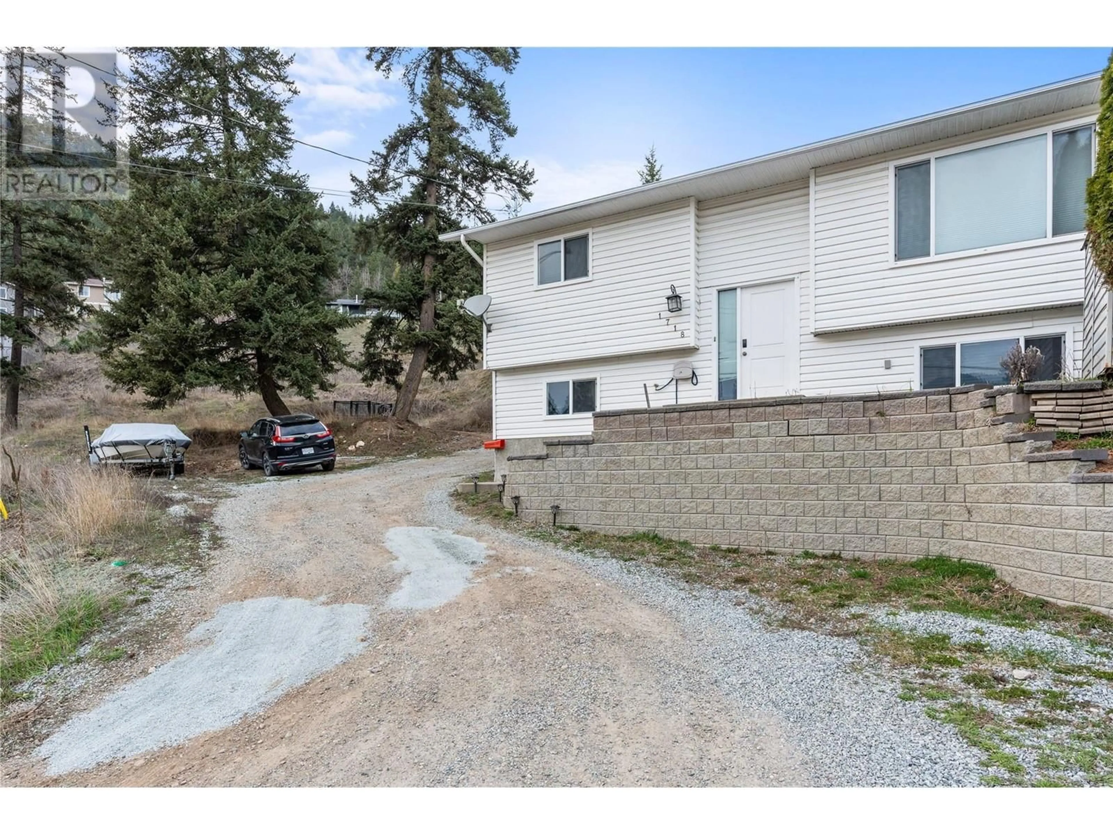 A pic from exterior of the house or condo, the street view for 1718 Grandview Avenue, Lumby British Columbia V0E2G0