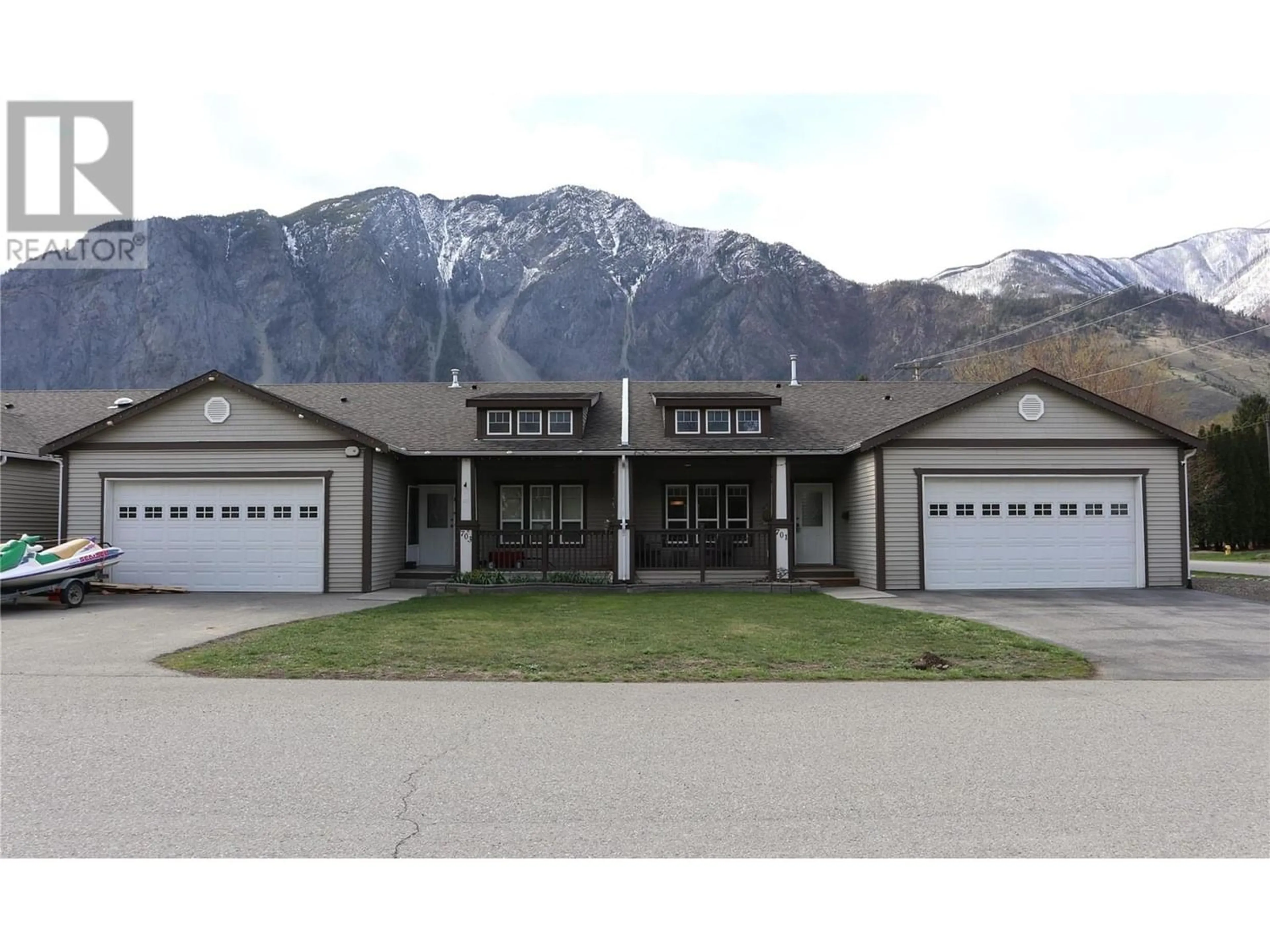 Frontside or backside of a home for 701 9TH Avenue, Keremeos British Columbia V0X1N3