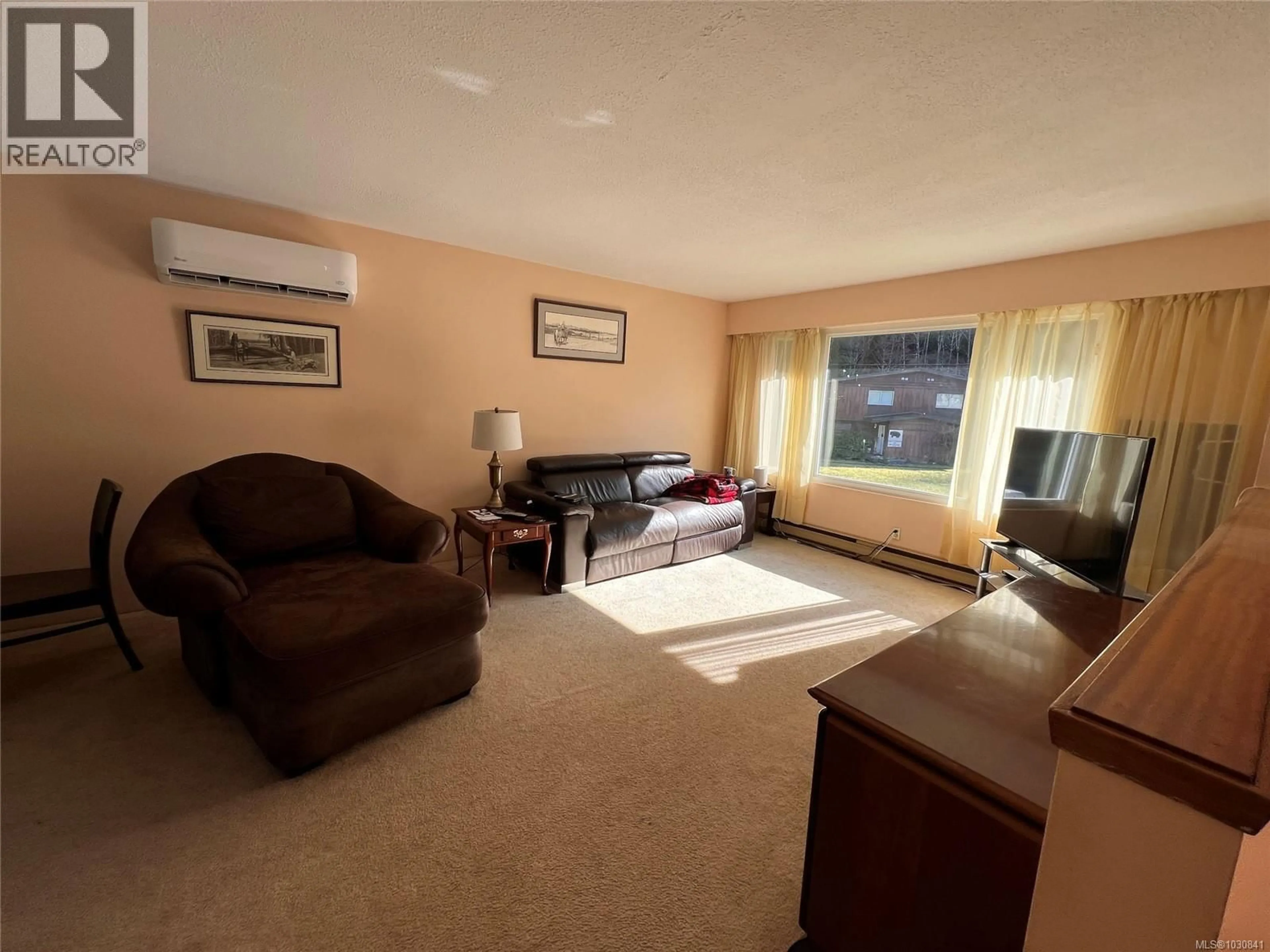 Living room with furniture, unknown for 181 BOSTON ROAD, Tahsis British Columbia V0P1X0