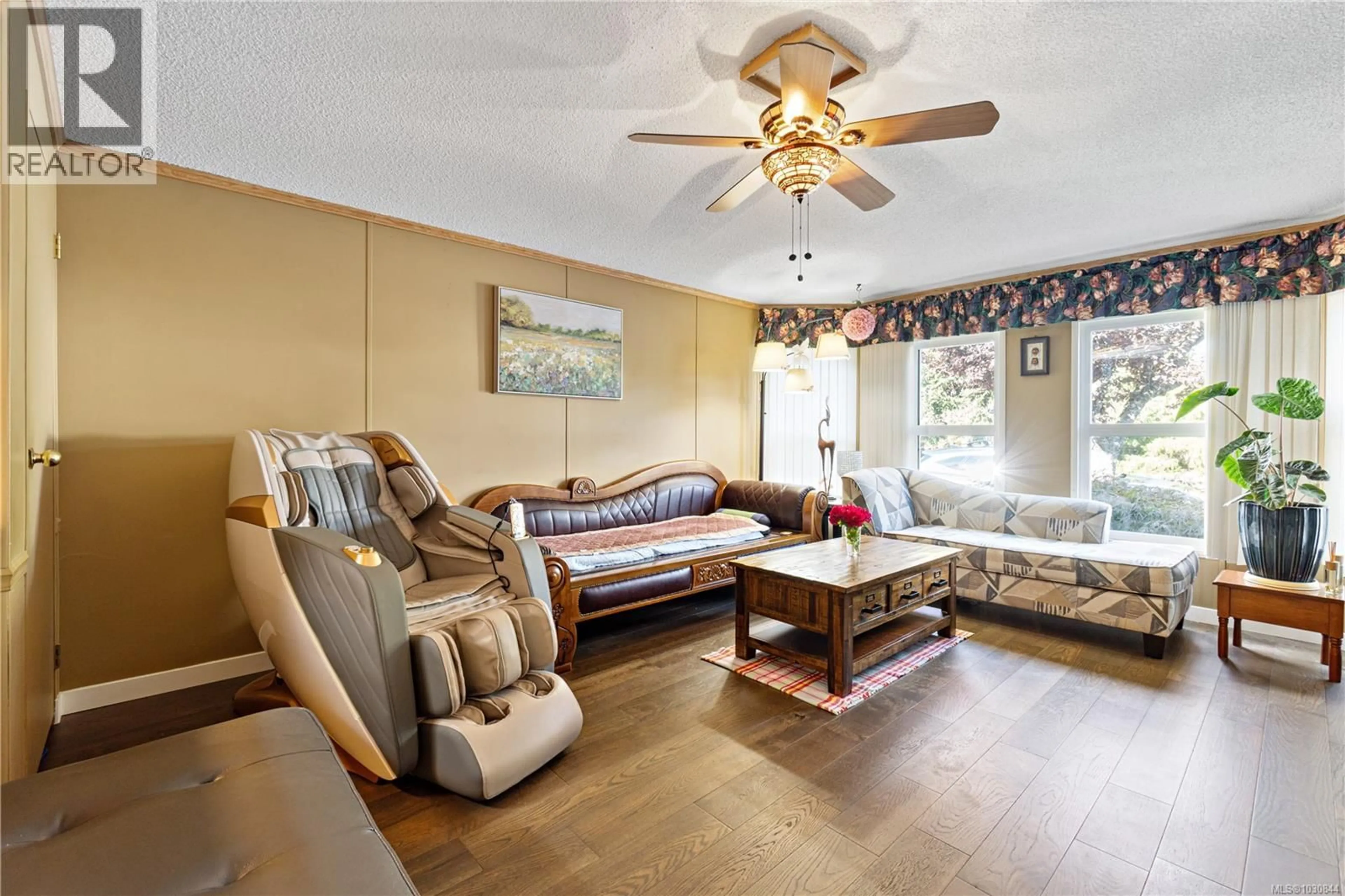 Living room with furniture, unknown for 3812 KING ARTHUR DRIVE, Nanaimo British Columbia V9T6B9