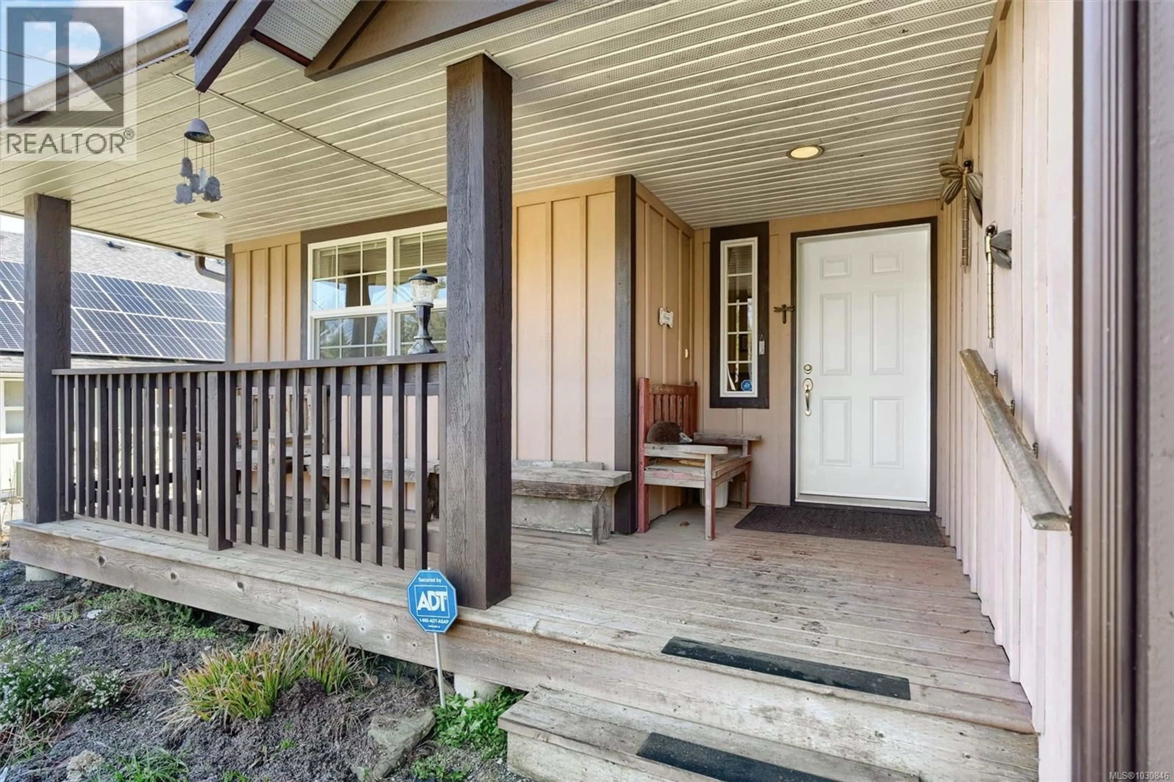 Indoor entryway for 6727 WALL STREET, Honeymoon Bay British Columbia V0R1Y0