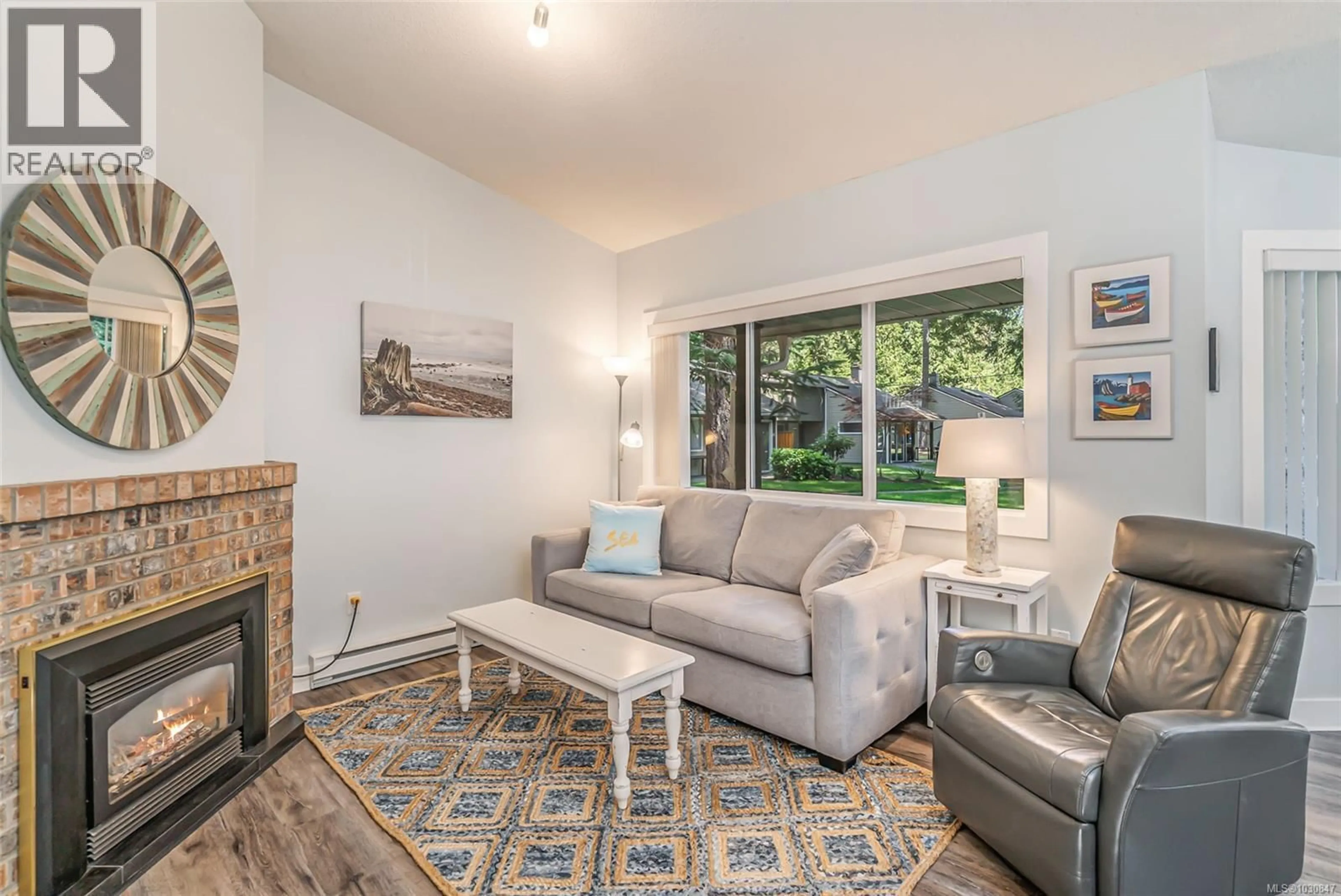 Living room with furniture, unknown for 13 - 1135 RESORT DRIVE, Parksville British Columbia V9P2T6