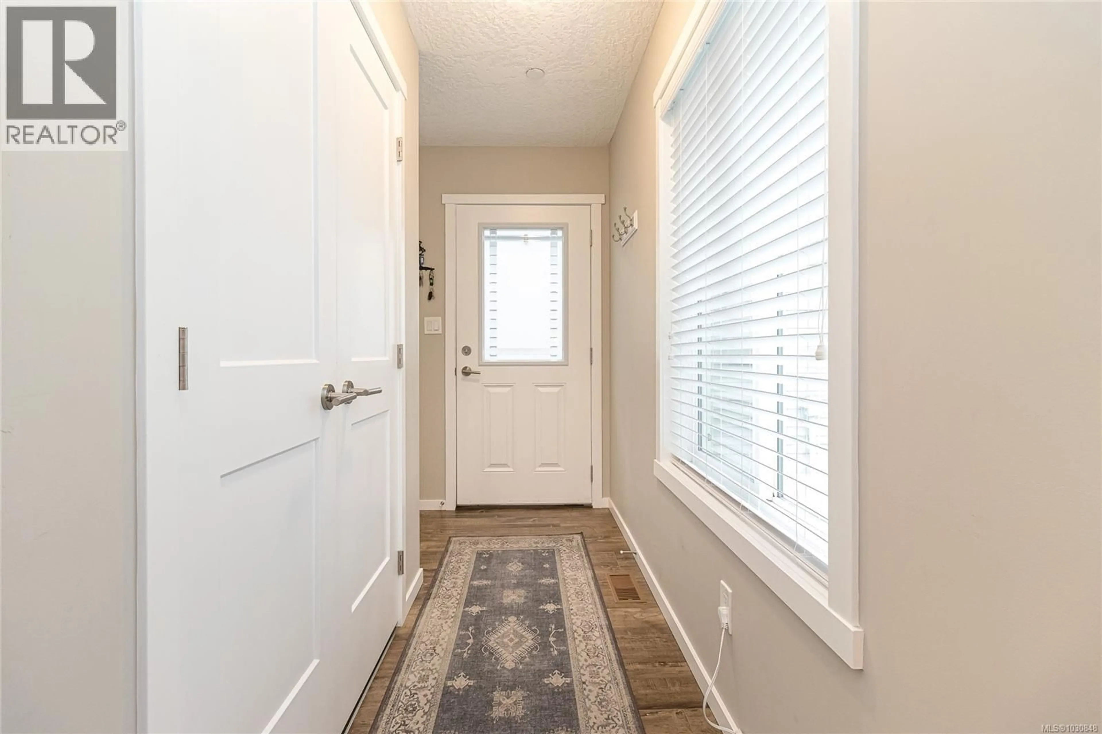 Indoor entryway for 24 - 7650 QWUC CHUS LANE, Central Saanich British Columbia V8M0B4