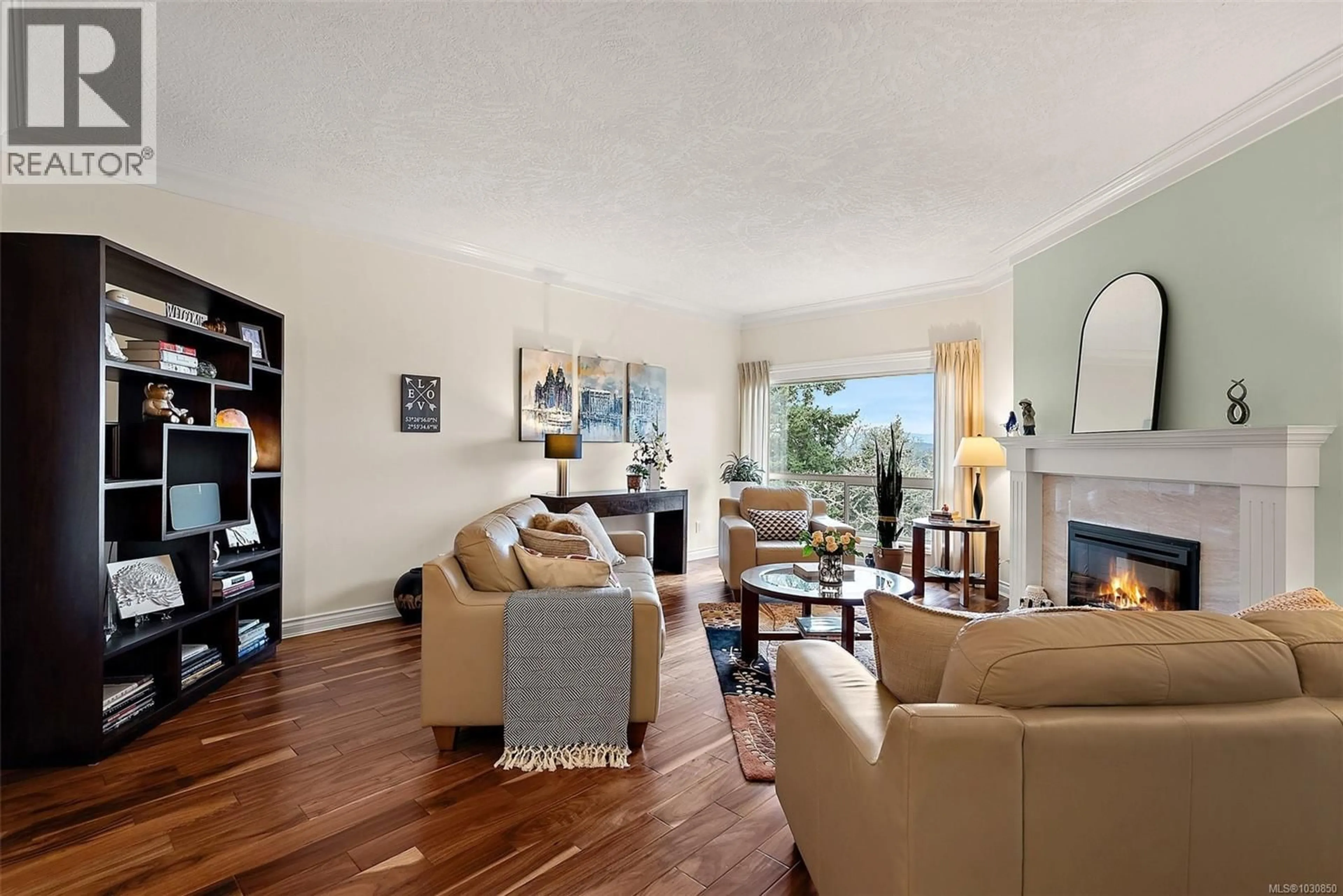 Living room with furniture, wood/laminate floor for 13 - 4300 STONEYWOOD LANE, Saanich British Columbia V8X5A5