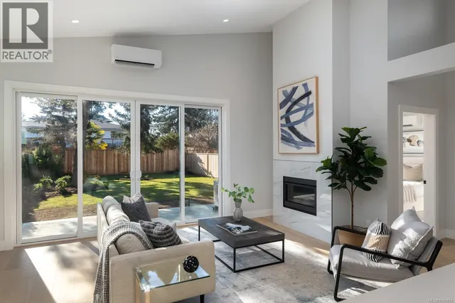 2284 MALAVIEW AVENUE, Sidney 5