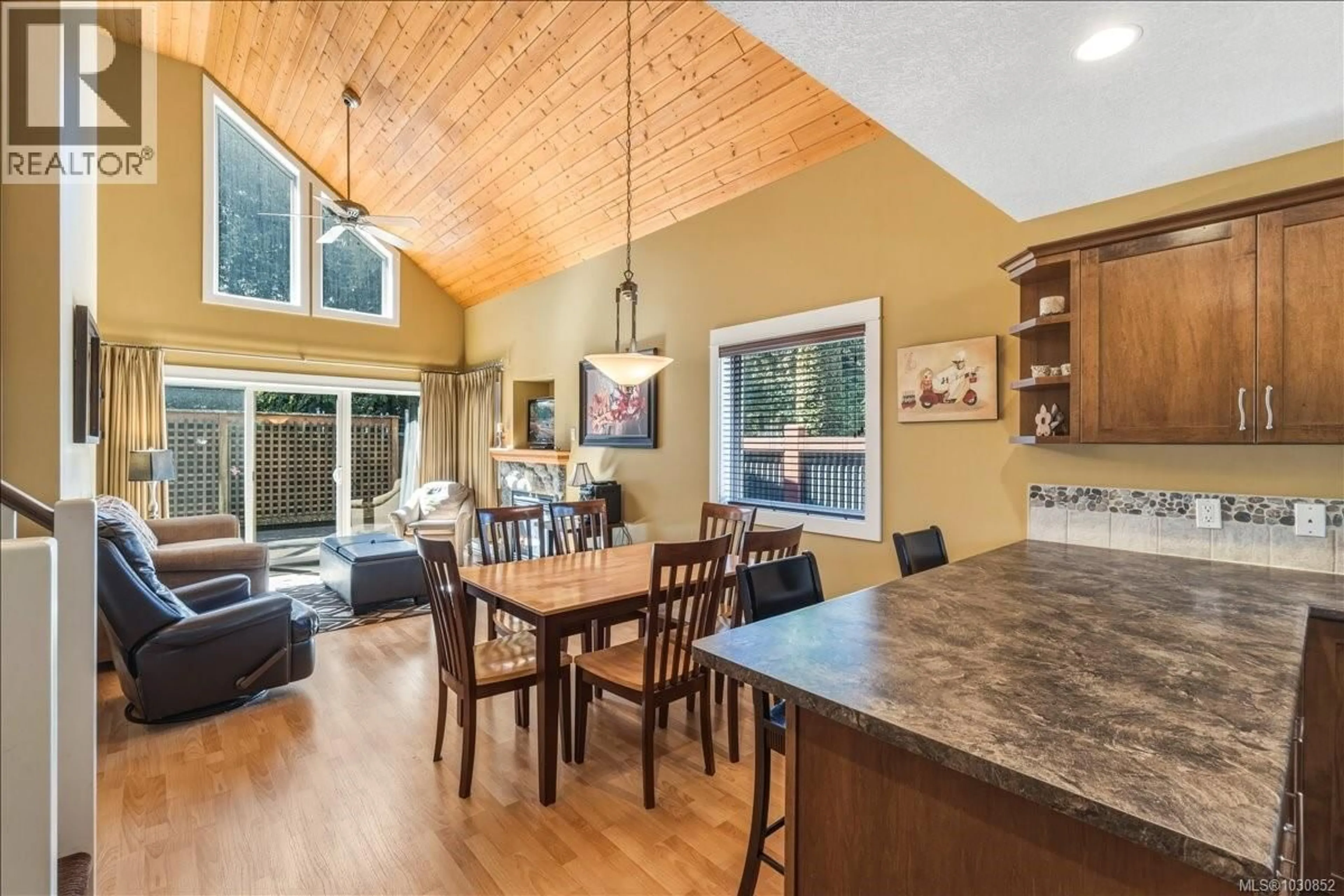 Open concept kitchen, wood/laminate floor for 132 - 1080 RESORT DRIVE, Parksville British Columbia V9P1R3