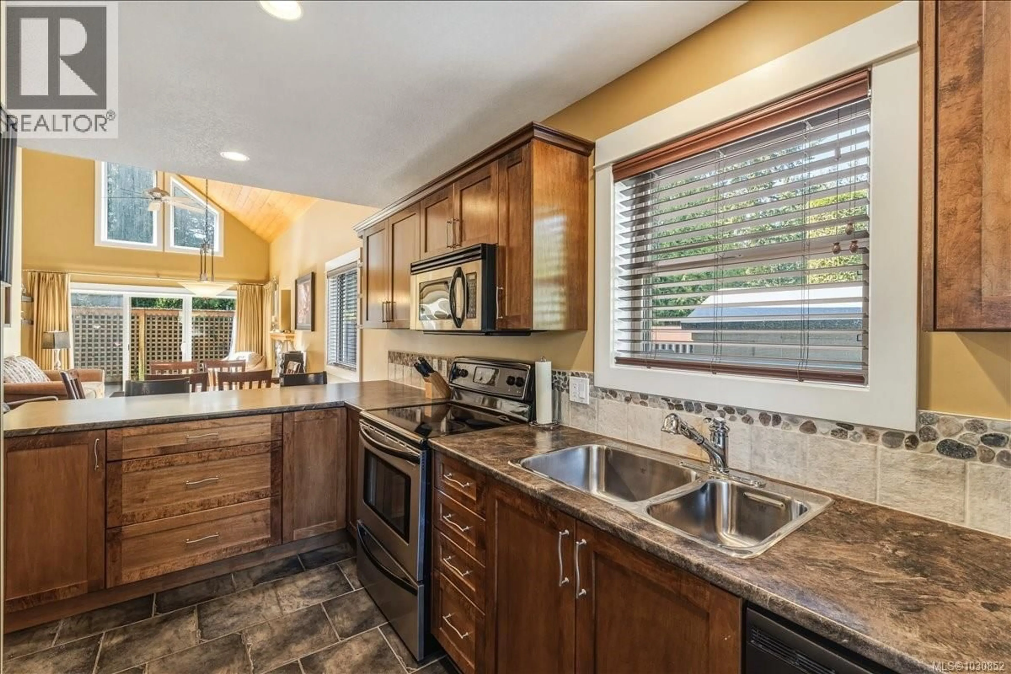 Open concept kitchen, ceramic/tile floor for 132 - 1080 RESORT DRIVE, Parksville British Columbia V9P1R3