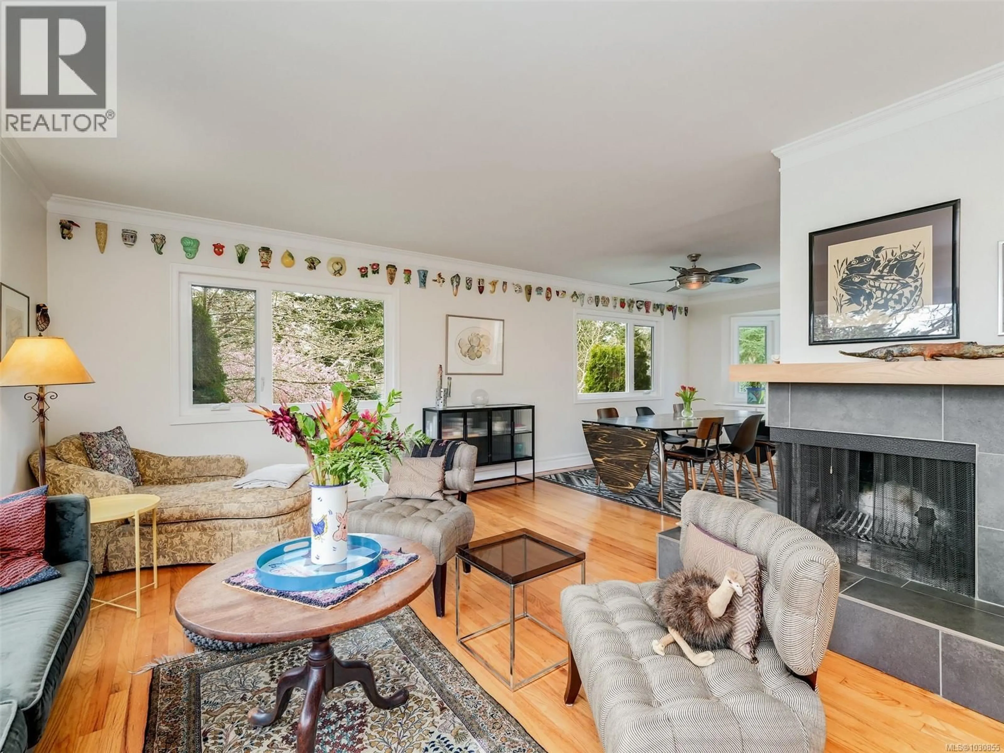 Living room with furniture, unknown for 3930 TUDOR AVENUE, Saanich British Columbia V8N4L6