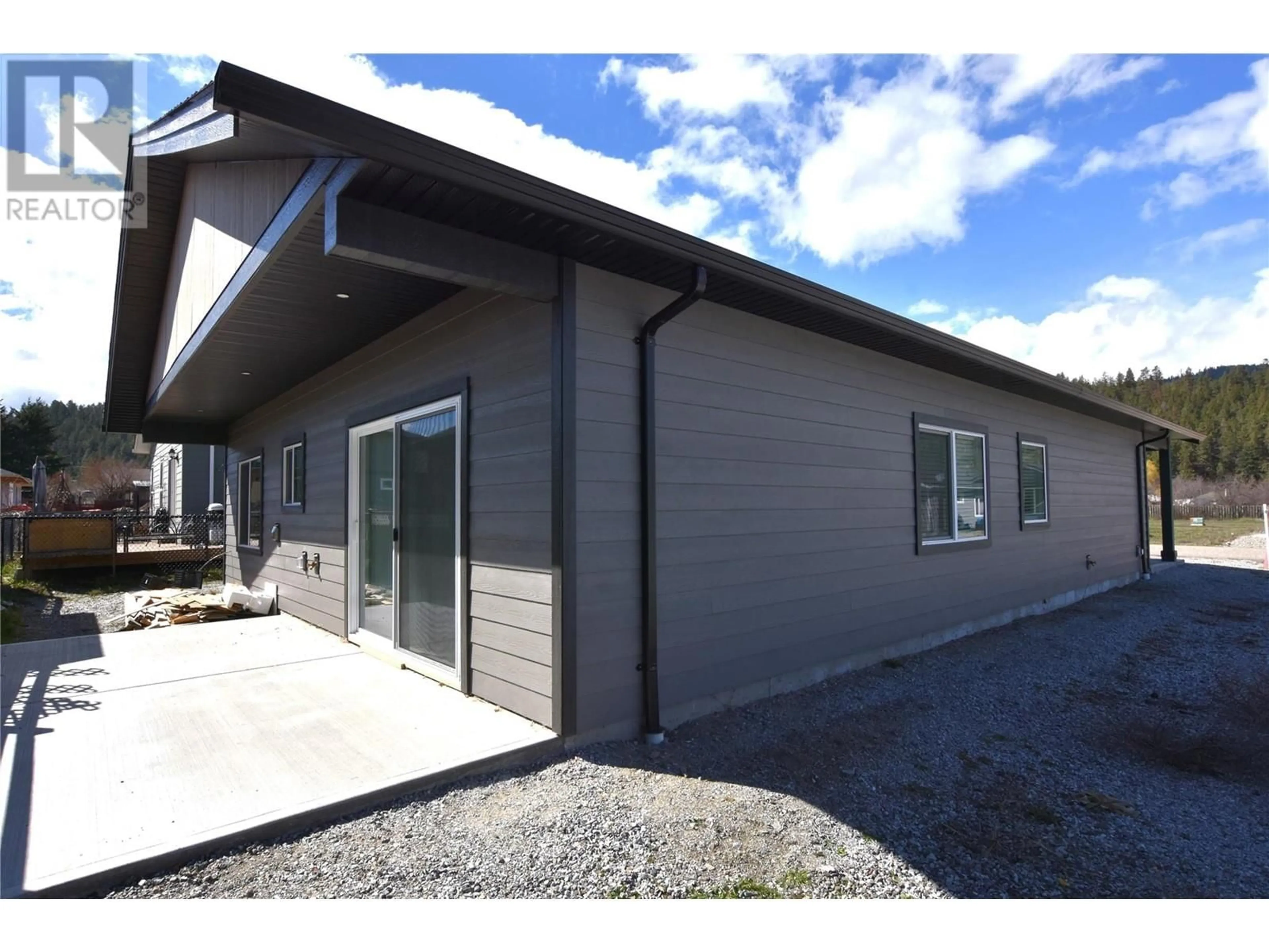 Home with vinyl exterior material, building for 592 NIGHTHAWK AVENUE, Vernon British Columbia V1H2A1