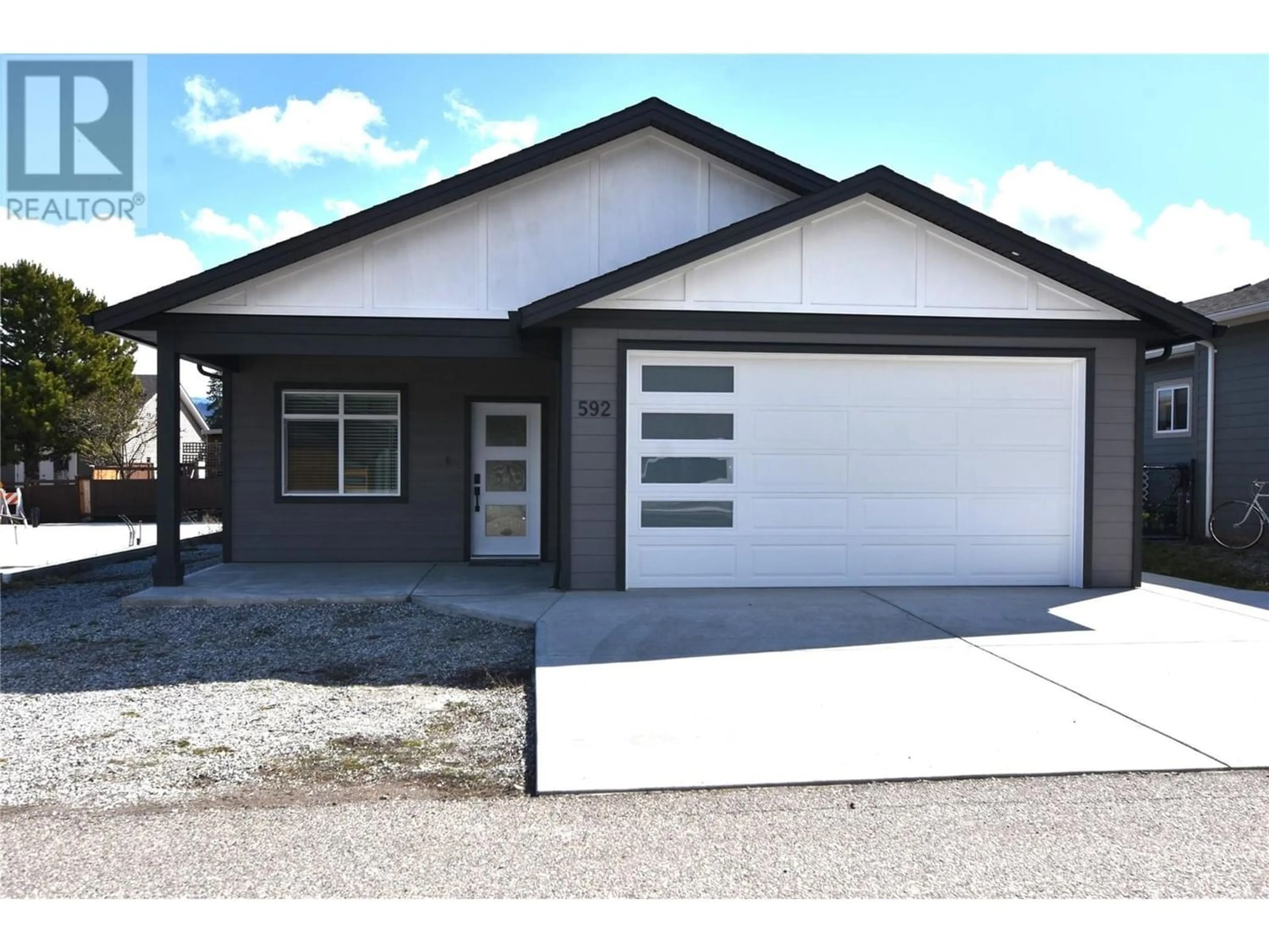 Home with vinyl exterior material for 592 Nighthawk Avenue, Vernon British Columbia V1H2A1