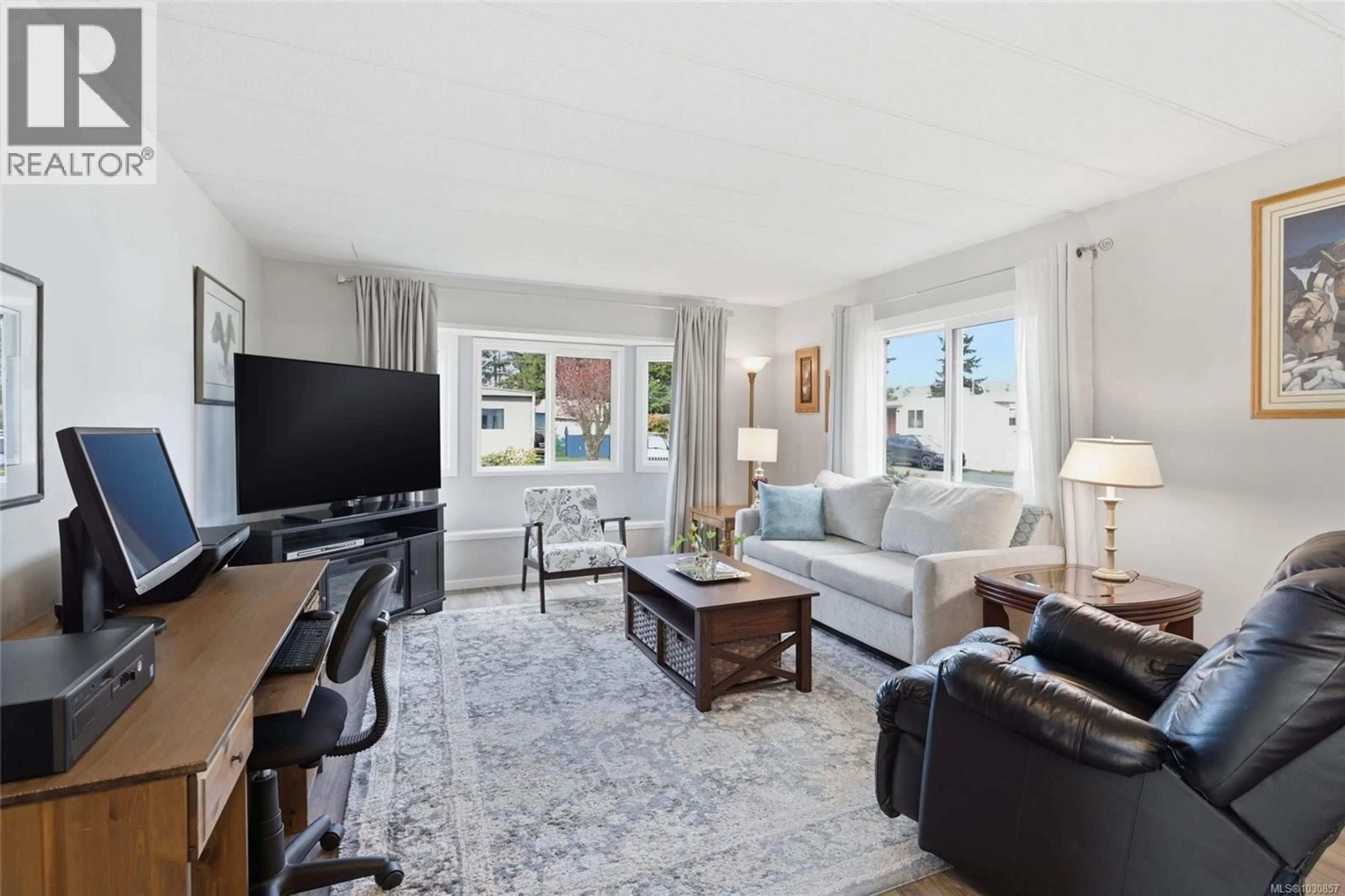 Living room with furniture, unknown for 11 - 150 CORFIELD STREET NORTH, Parksville British Columbia V9P1T9