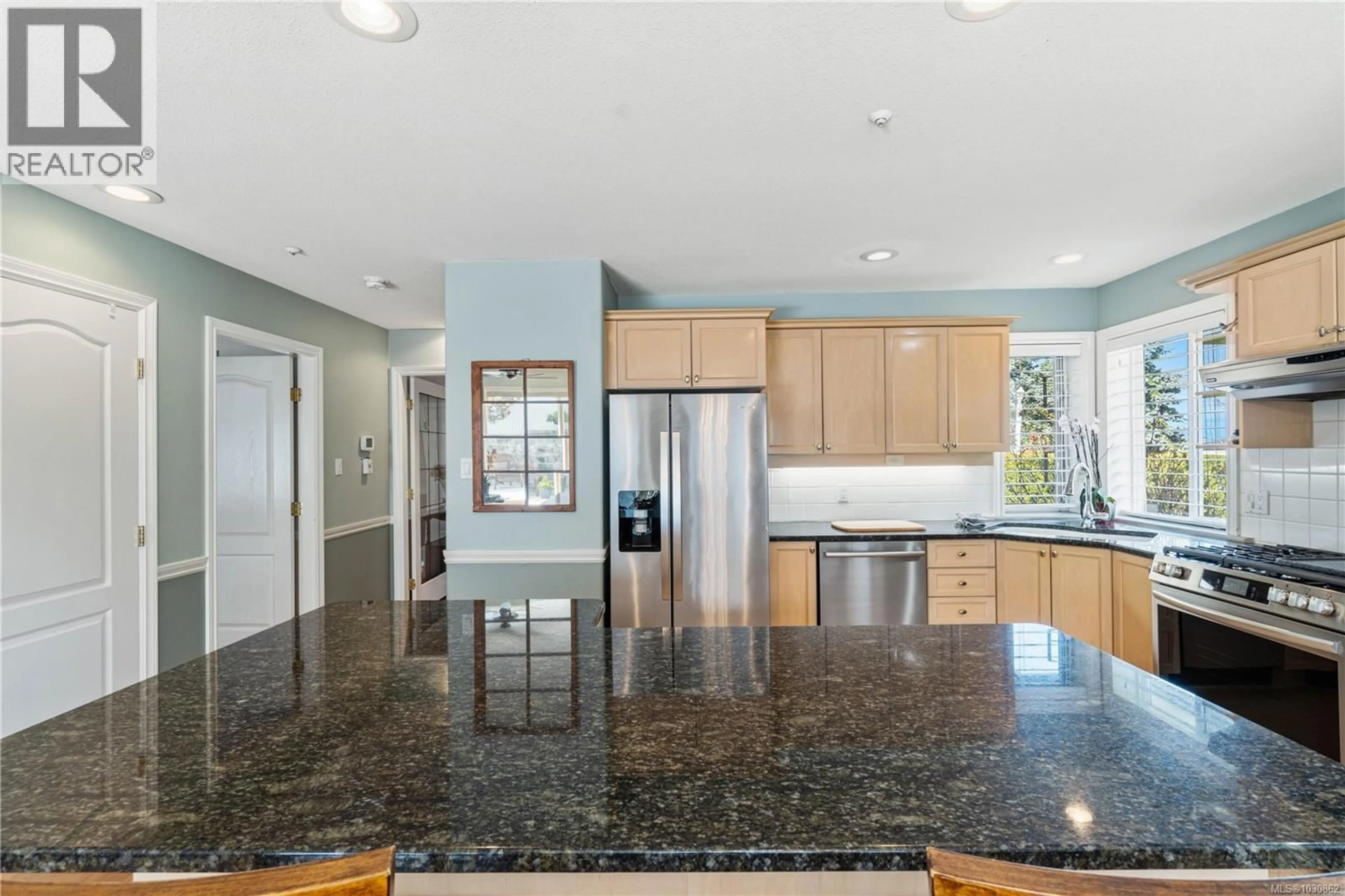 Open concept kitchen, ceramic/tile floor for 12 - 6595 GROVELAND DRIVE, Nanaimo British Columbia V9V1S6