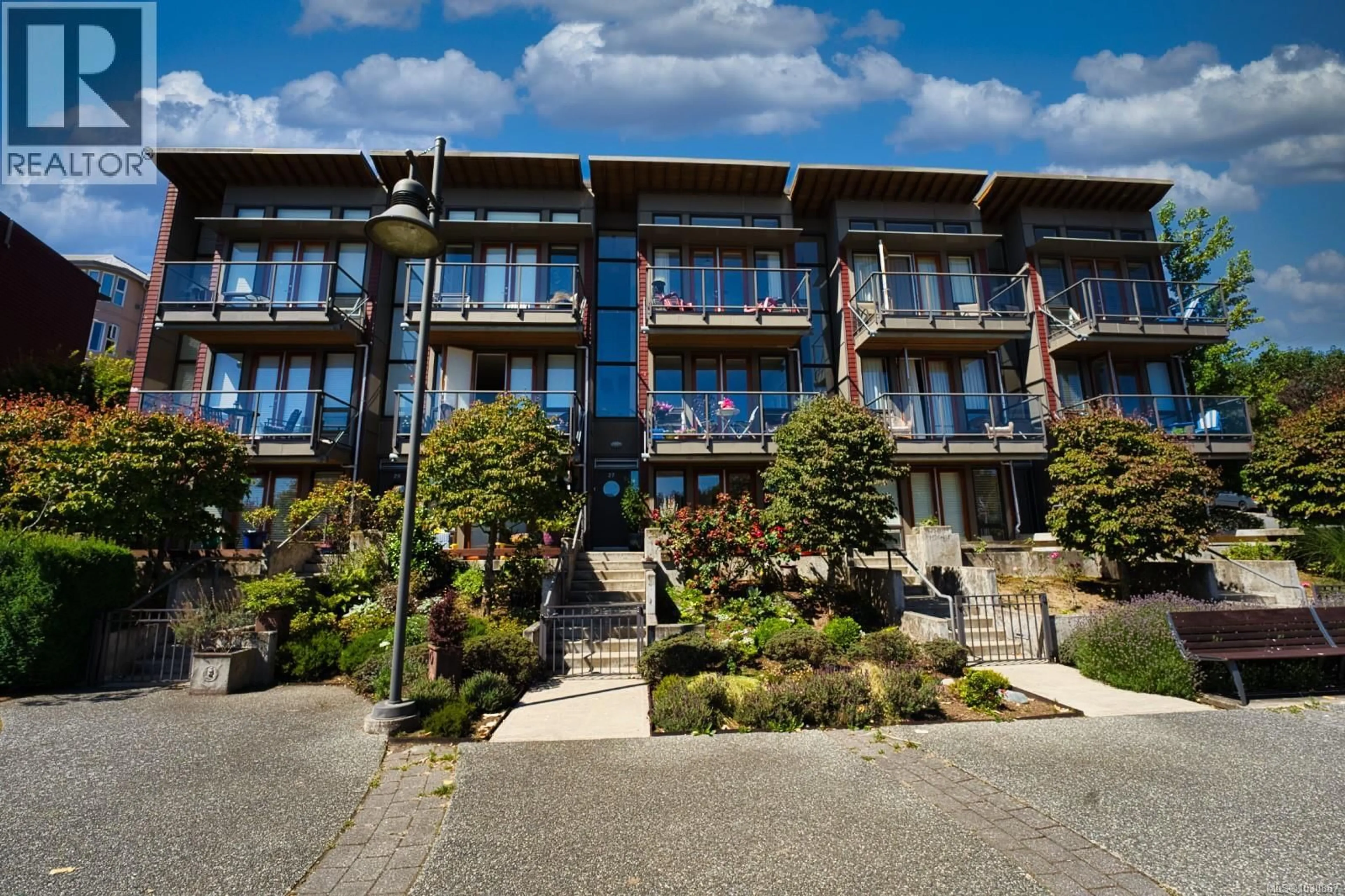 Patio, building for 27 CYPRESS STREET, Nanaimo British Columbia V9S0A1