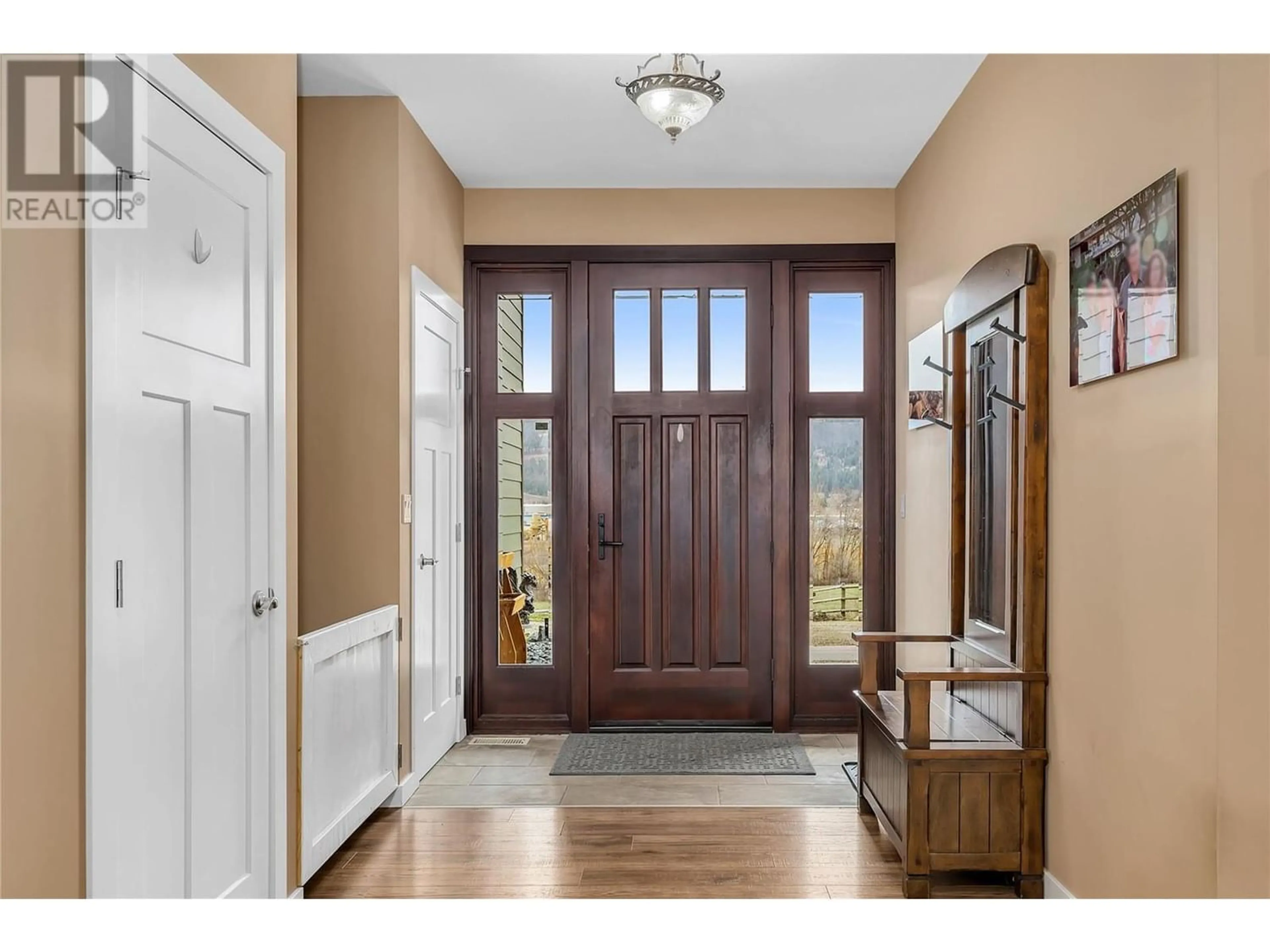 Indoor entryway, wood floors for 6173 Highway 6, Coldstream British Columbia V1B3C7