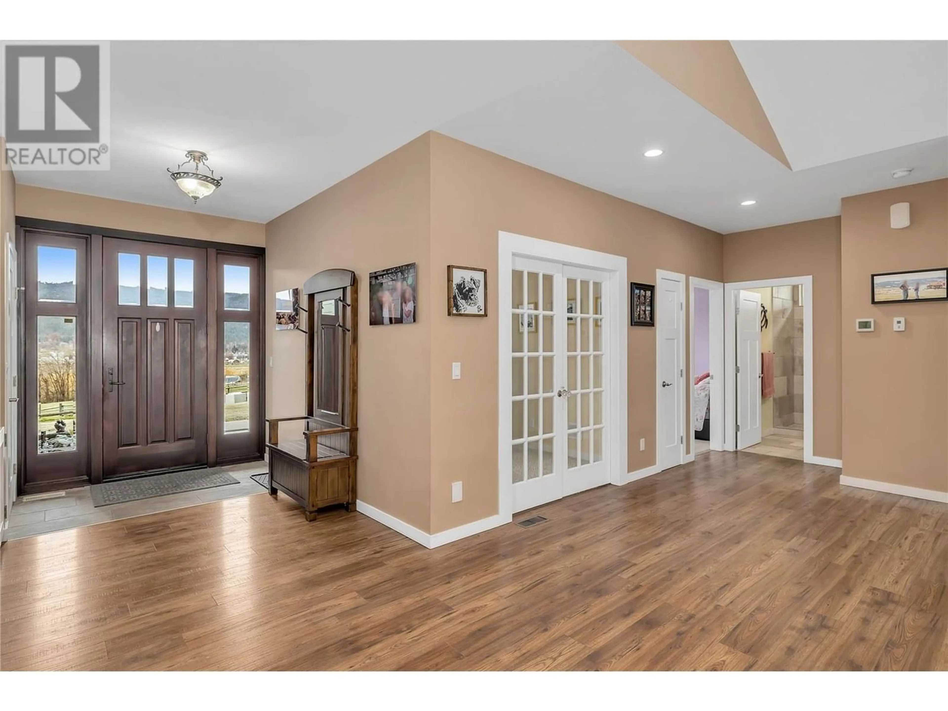 Indoor entryway, wood floors for 6173 Highway 6, Coldstream British Columbia V1B3C7