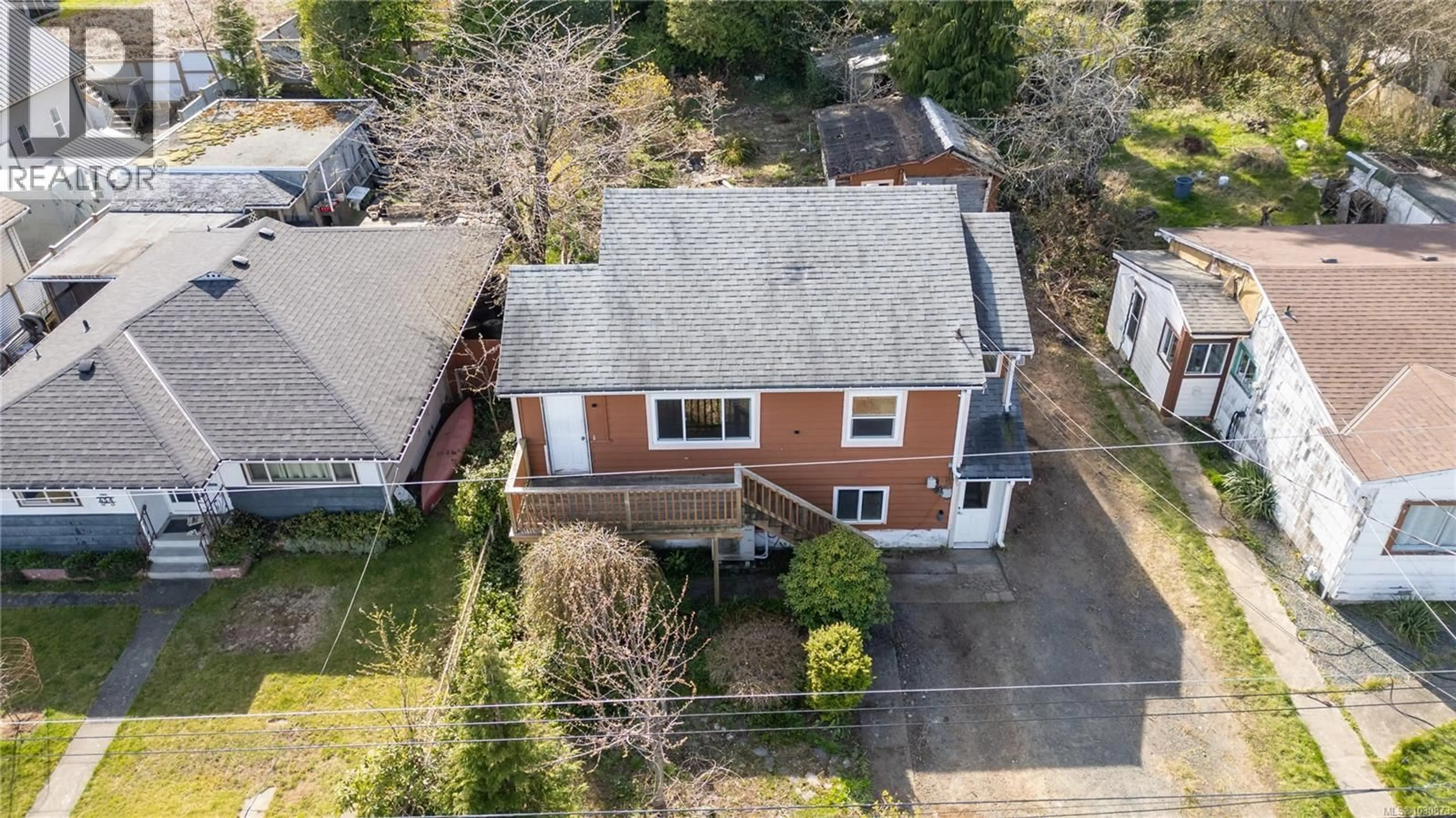 A pic from outside/outdoor area/front of a property/back of a property/a pic from drone, street for 658 THULIN STREET, Campbell River British Columbia V9W2L3