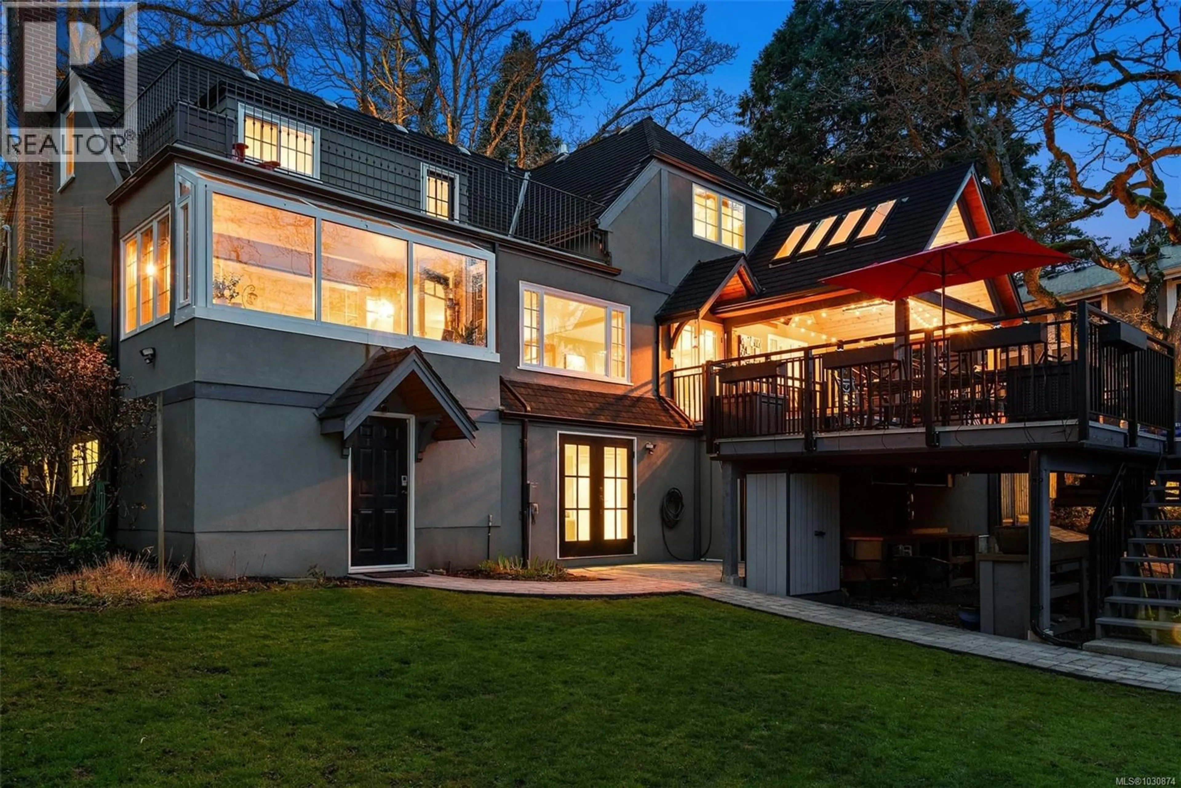 Unknown for 995 TERRACE AVENUE, Victoria British Columbia V8S3V2