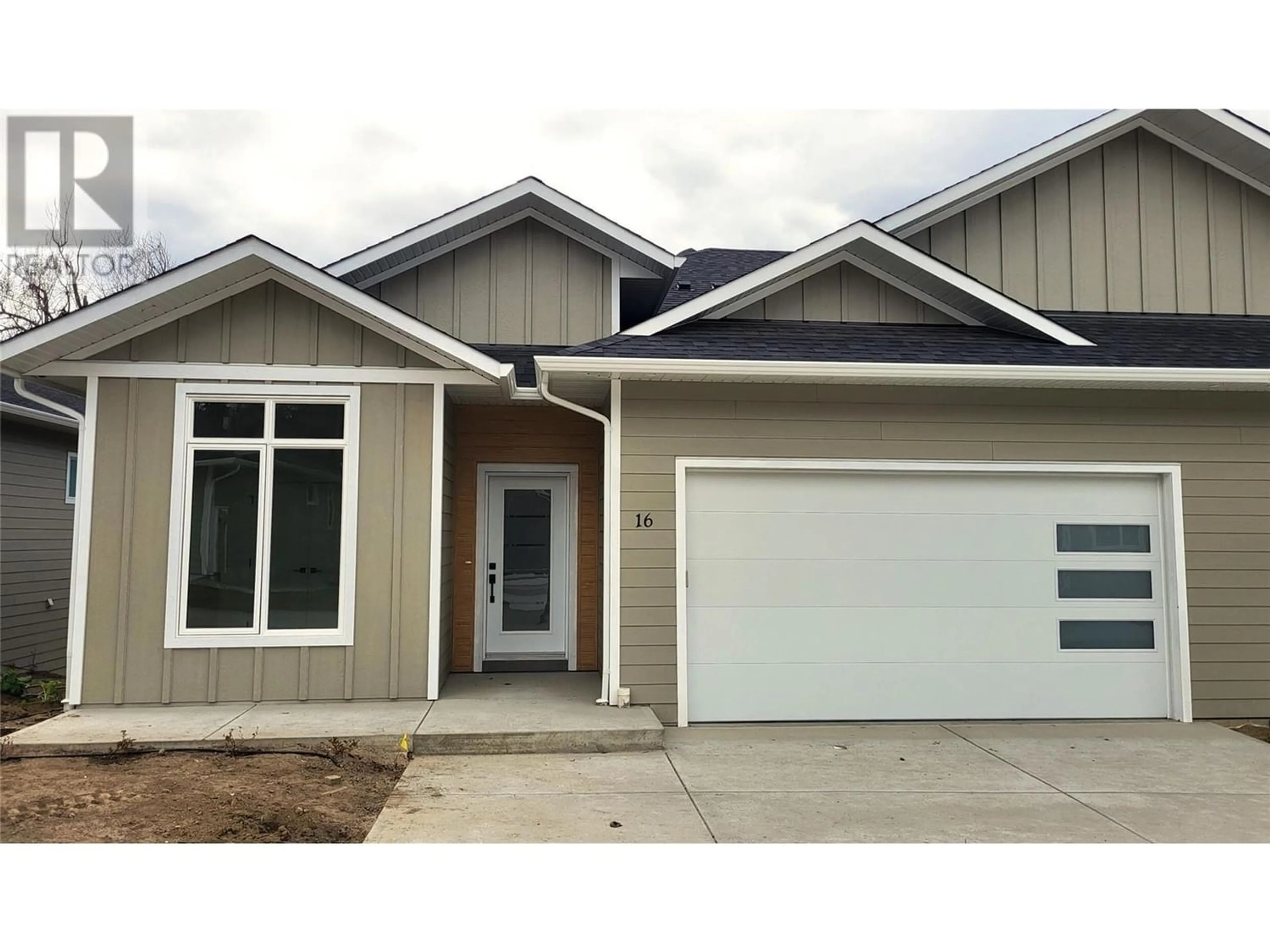 Home with vinyl exterior material, street for 231 20 Street NE Unit# 16, Salmon Arm British Columbia V1E2Z7