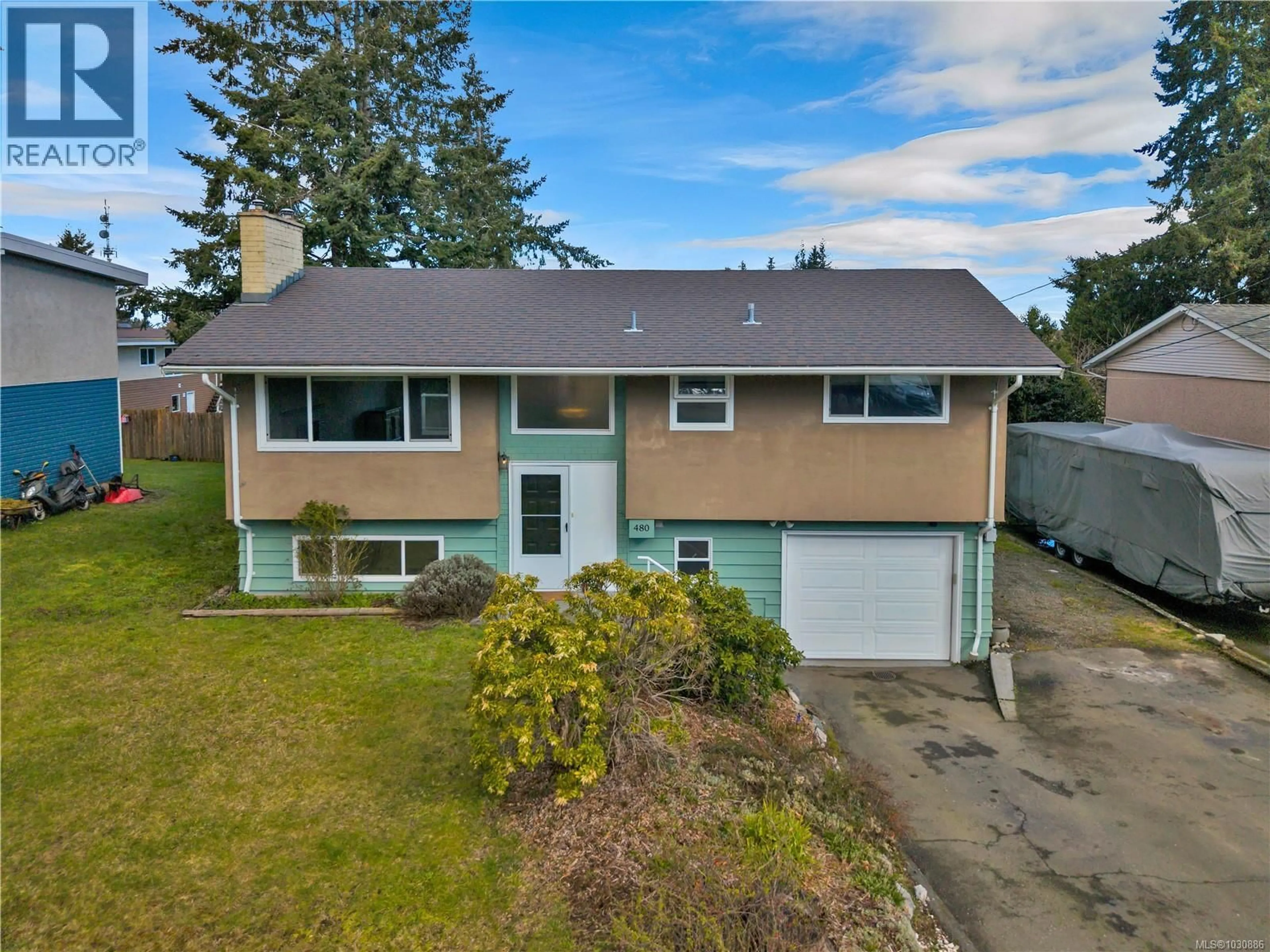A pic from outside/outdoor area/front of a property/back of a property/a pic from drone, street for 480 4TH AVENUE, Campbell River British Columbia V9W3W8