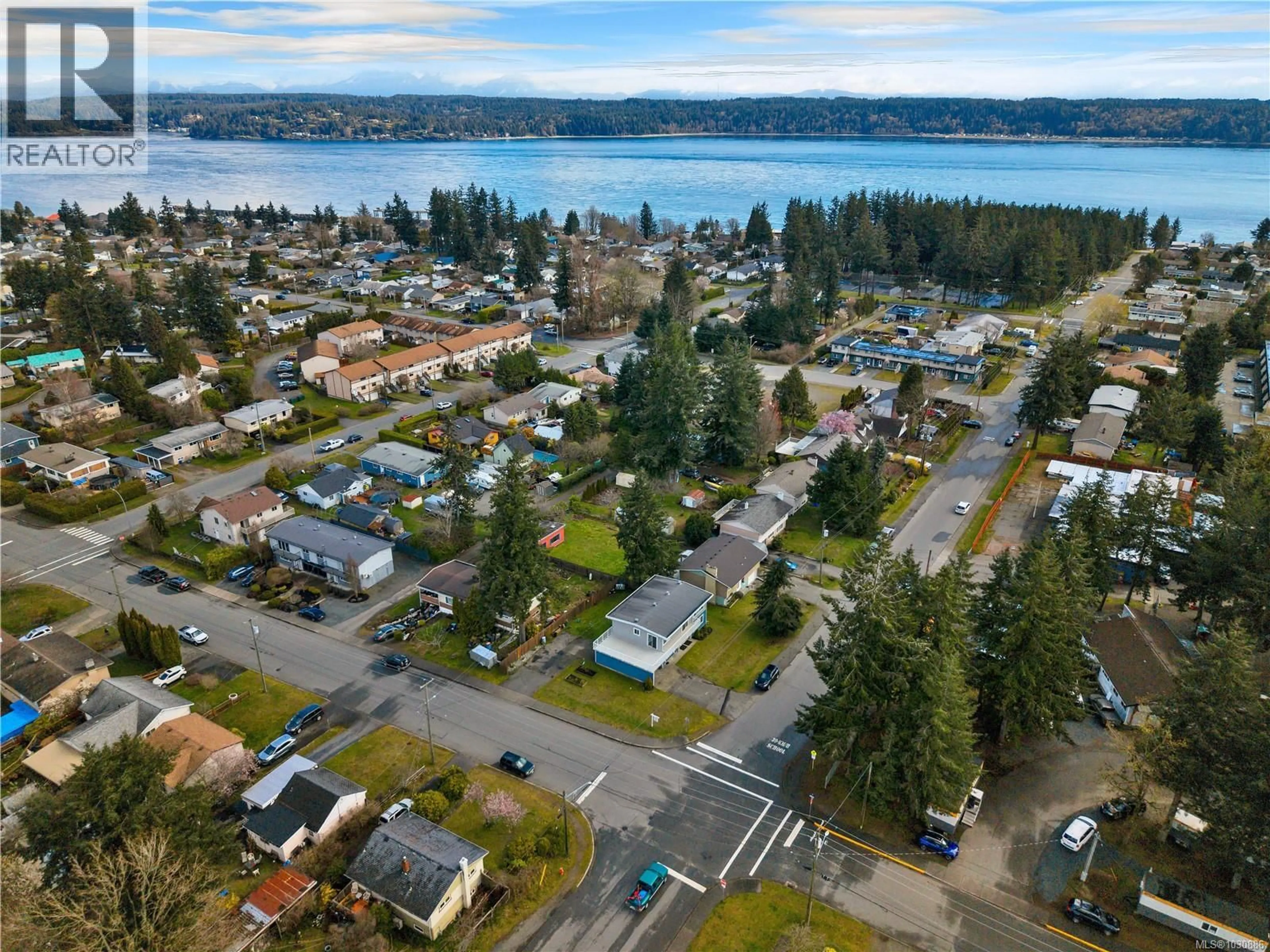 A pic from outside/outdoor area/front of a property/back of a property/a pic from drone, water/lake/river/ocean view for 480 4TH AVENUE, Campbell River British Columbia V9W3W8