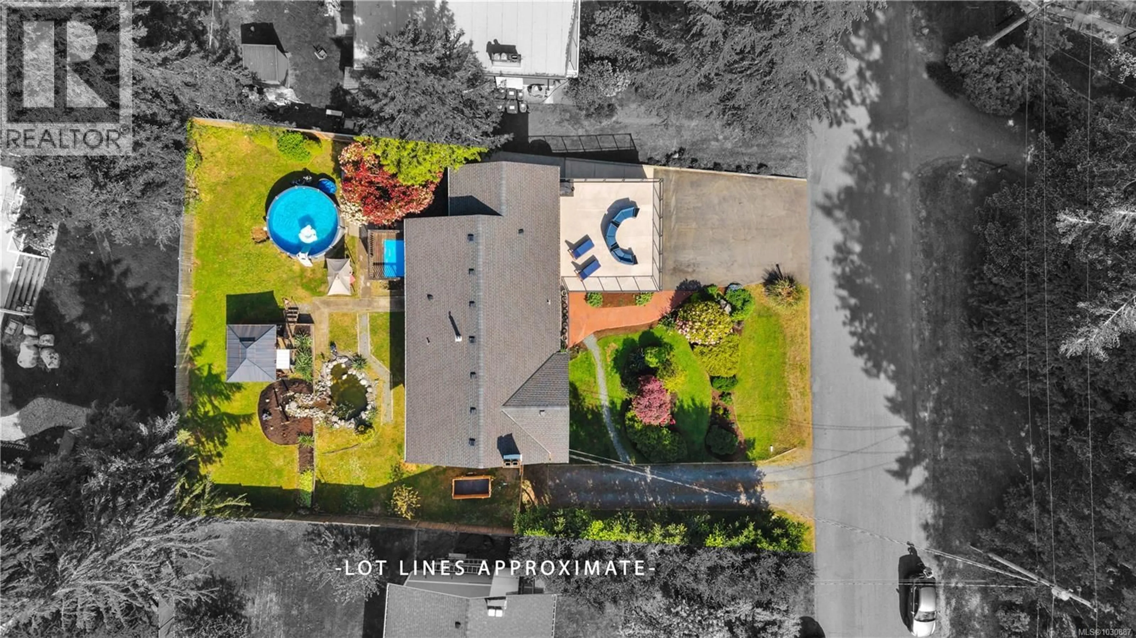 A pic from outside/outdoor area/front of a property/back of a property/a pic from drone, street for 3583 BONNIE DRIVE, Nanaimo British Columbia V9T3H7