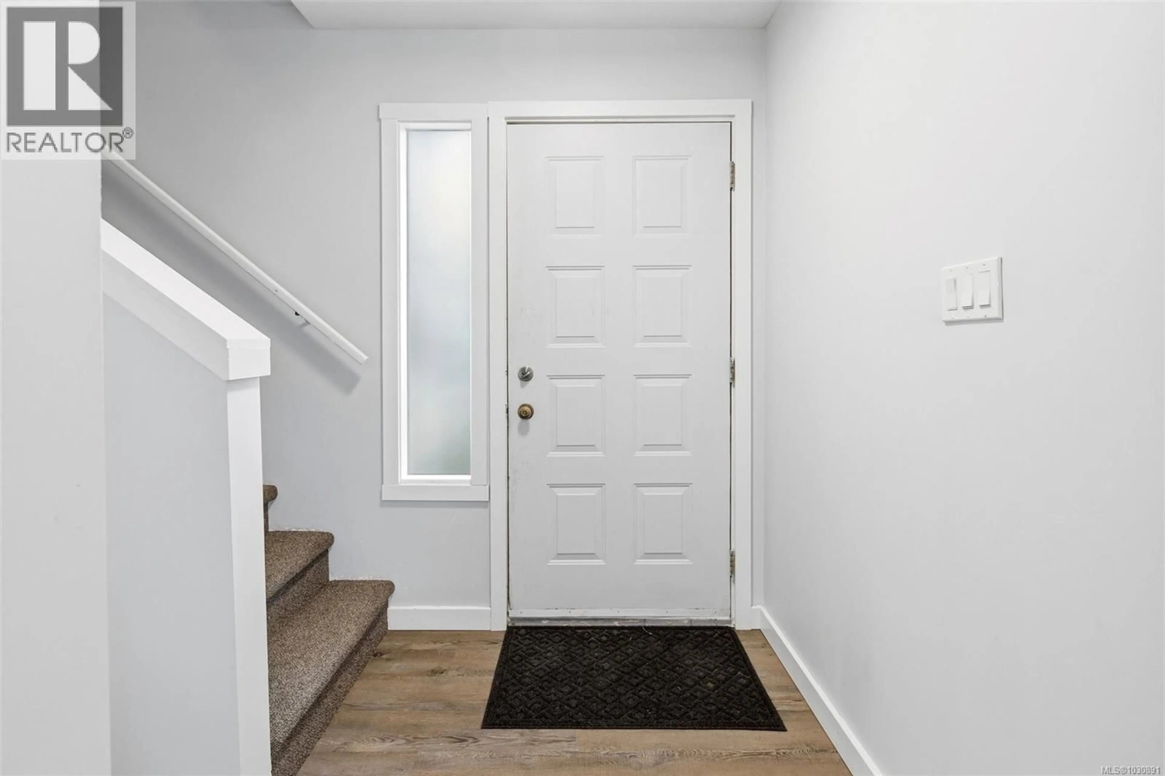 Indoor entryway for 153 MCKINSTRY PLACE, Duncan British Columbia V9L4Y4
